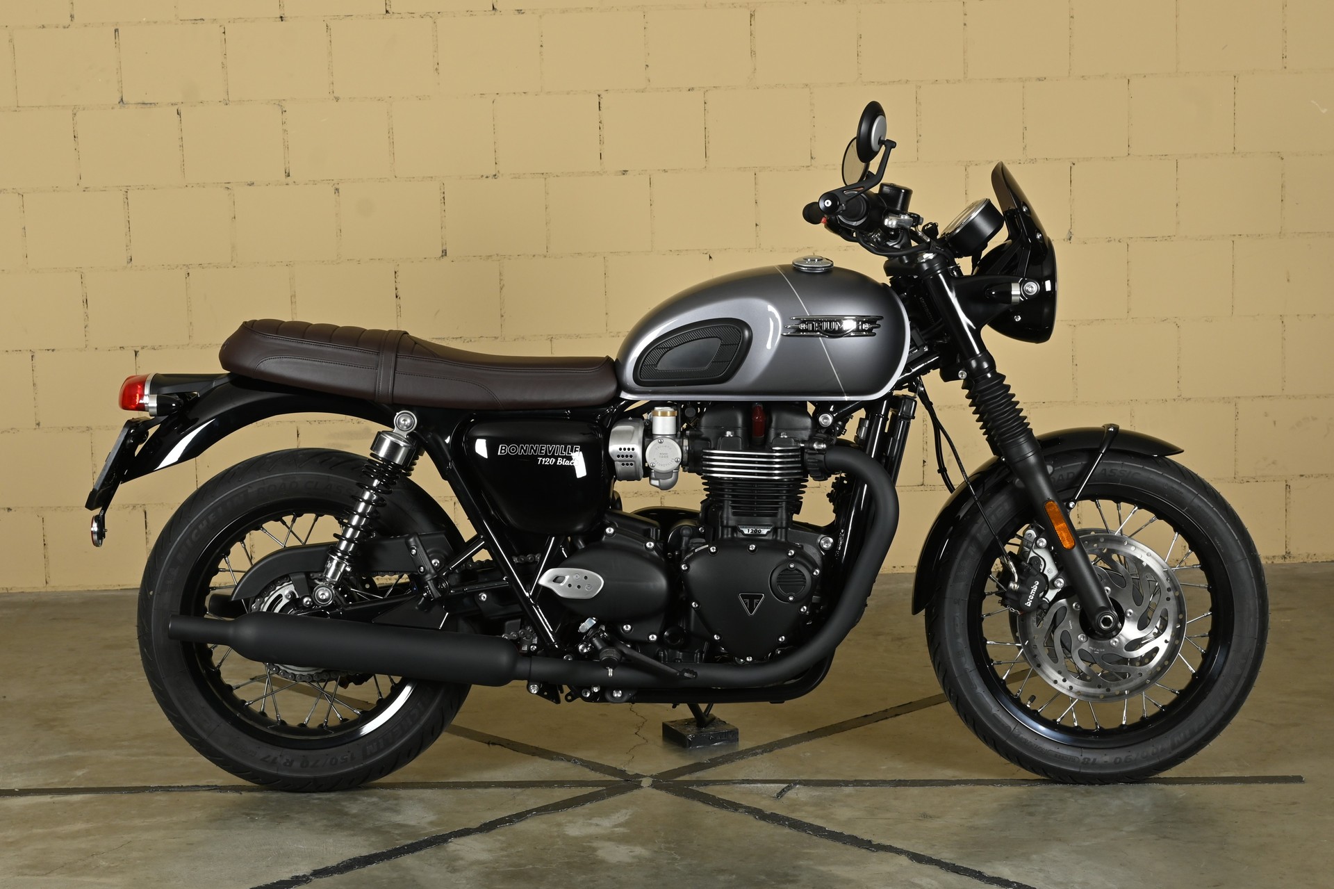 TRIUMPH Bonneville T120 Black-image-0
