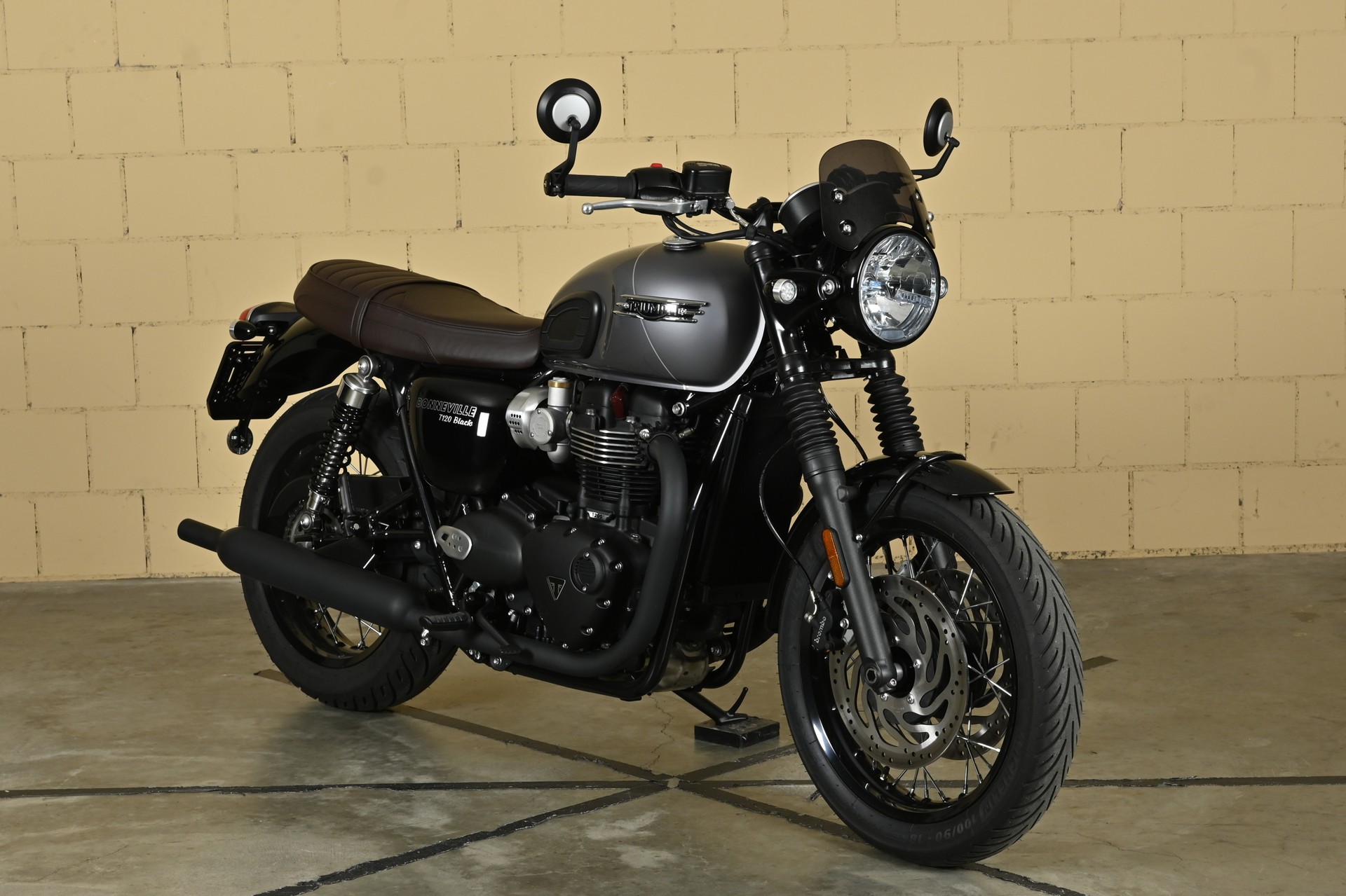 TRIUMPH Bonneville T120 Black-image-1