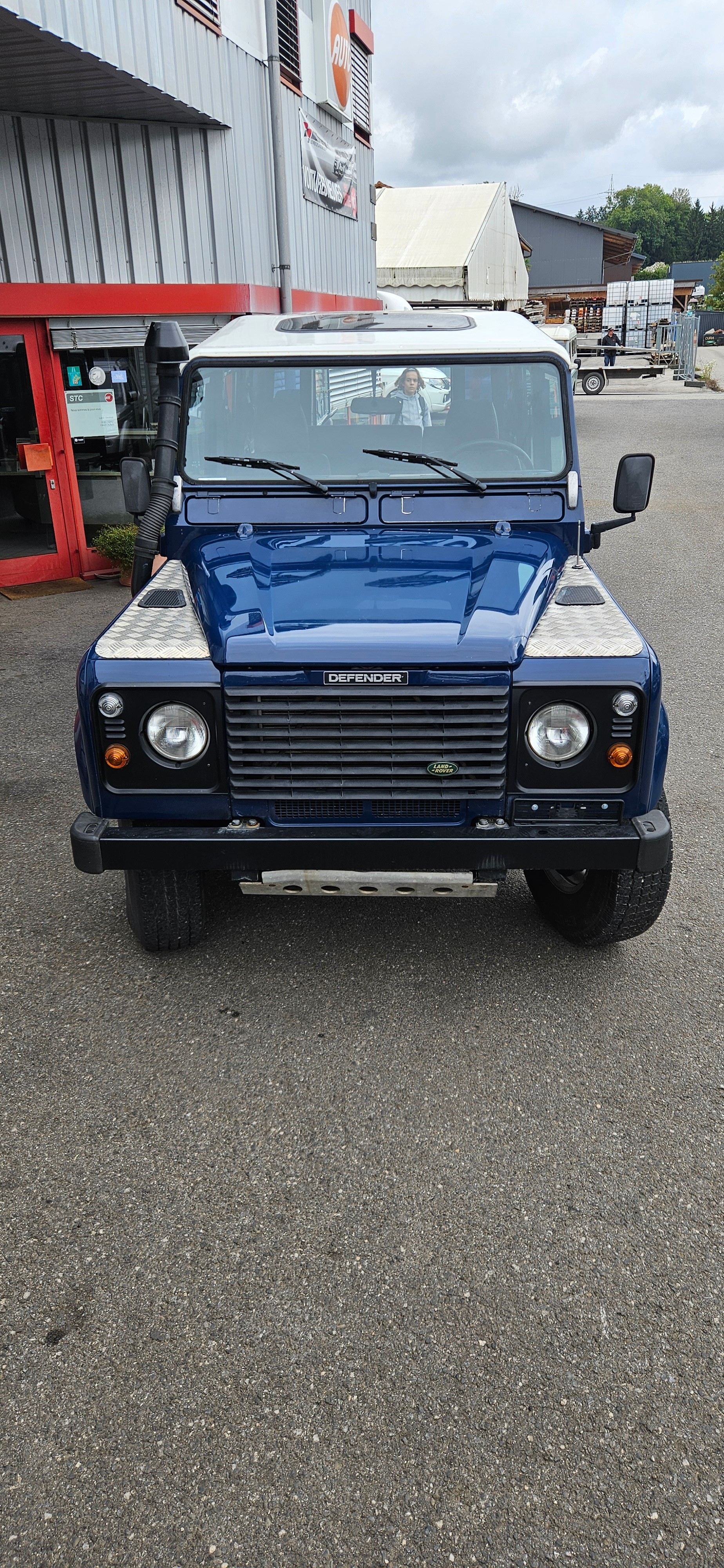 LAND ROVER Defender 110 SW 2.5 Td5-image-4