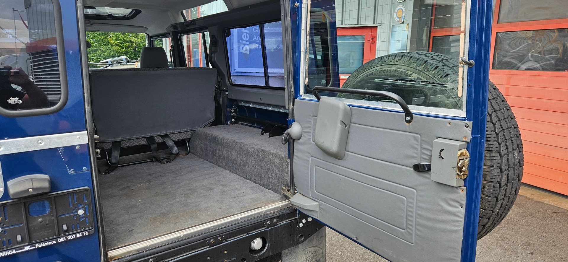LAND ROVER Defender 110 SW 2.5 Td5-image-11