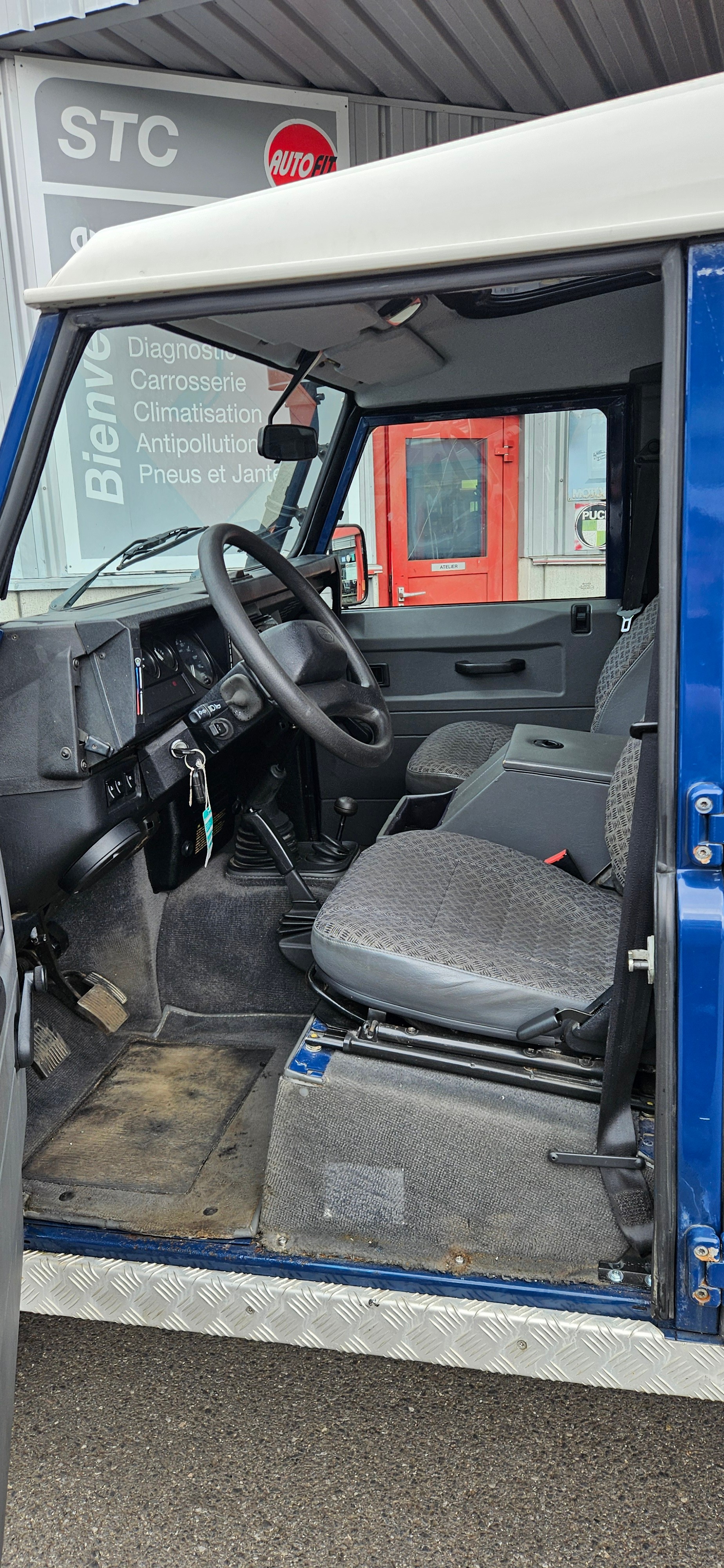 LAND ROVER Defender 110 SW 2.5 Td5-image-7
