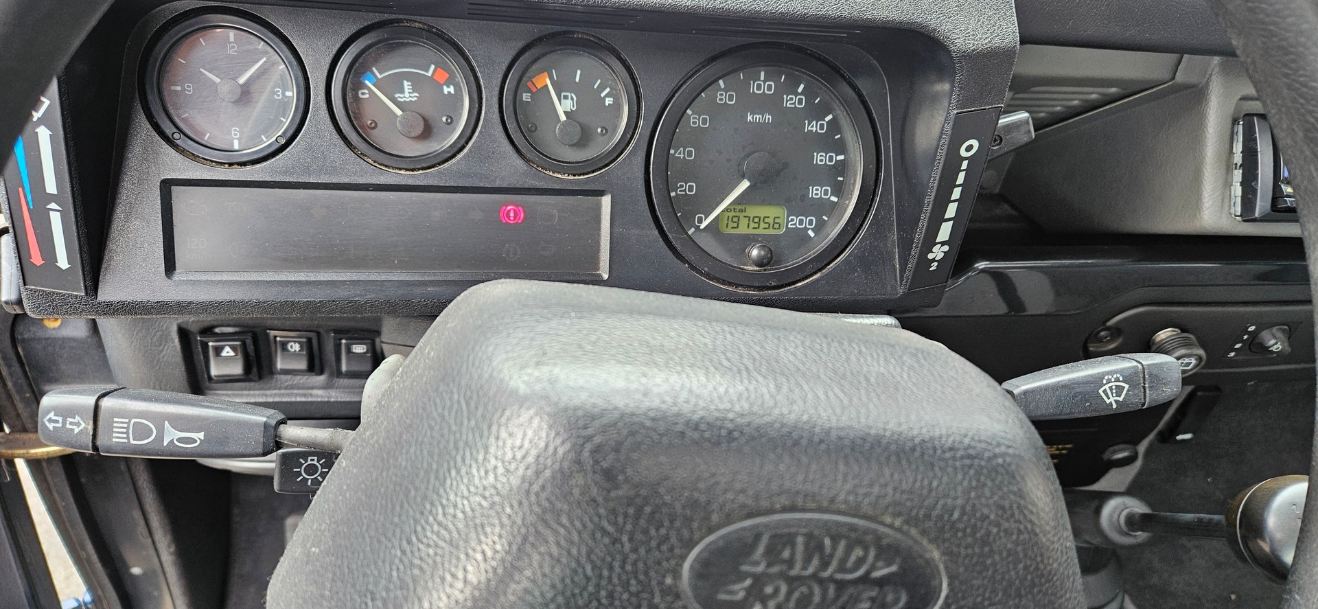 LAND ROVER Defender 110 SW 2.5 Td5-image-6