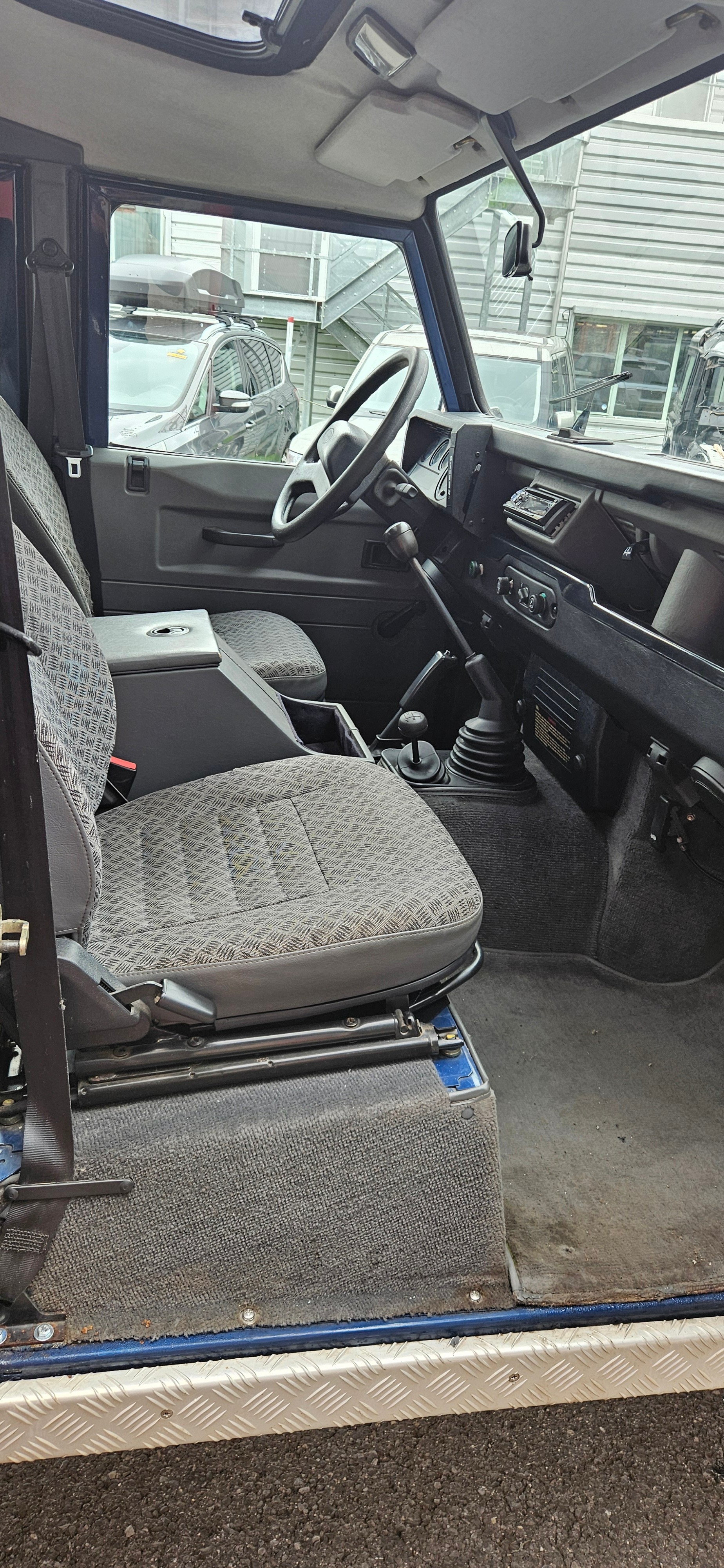 LAND ROVER Defender 110 SW 2.5 Td5-image-12
