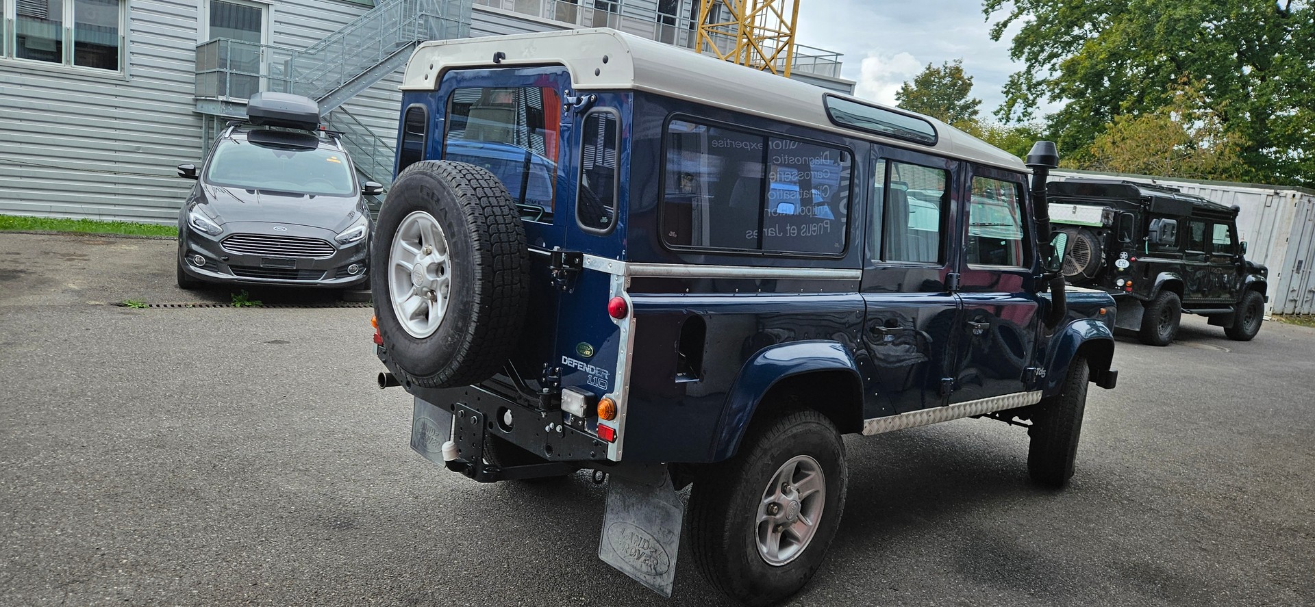 LAND ROVER Defender 110 SW 2.5 Td5-showroom-element-3