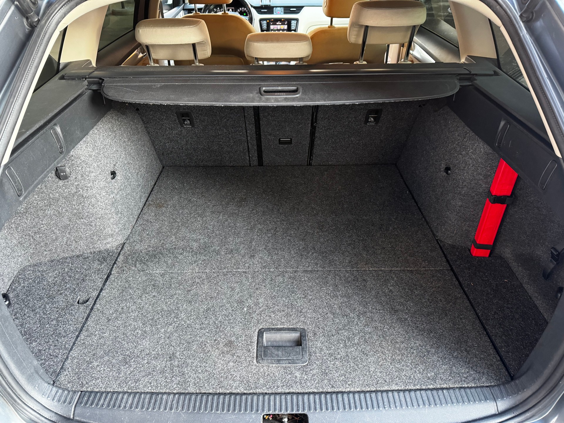 SKODA Octavia Combi 1.8 TSI Elegance DSG-image-12