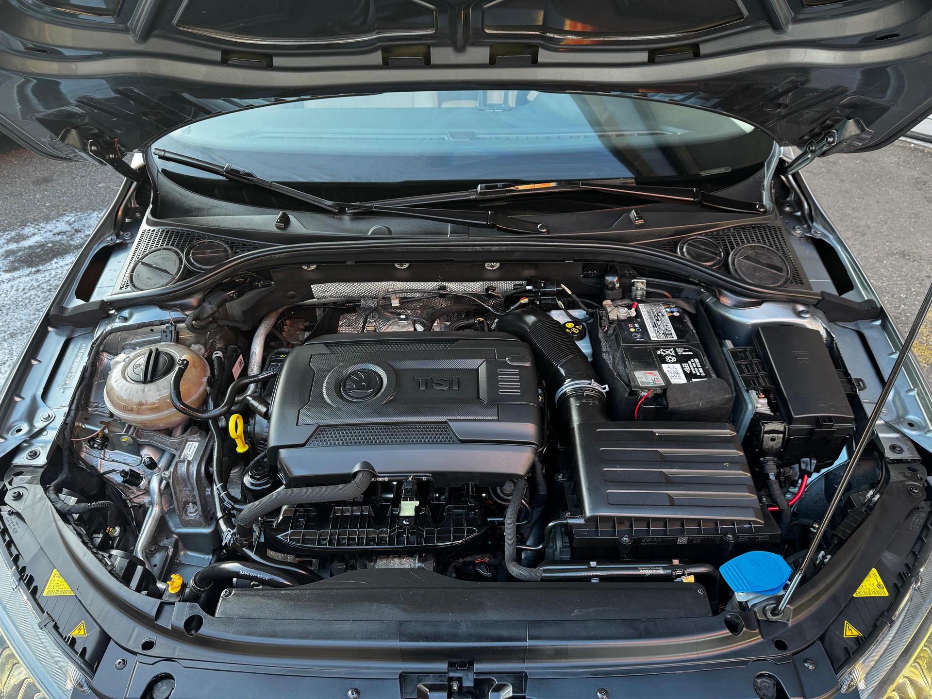 SKODA Octavia Combi 1.8 TSI Elegance DSG-image-13