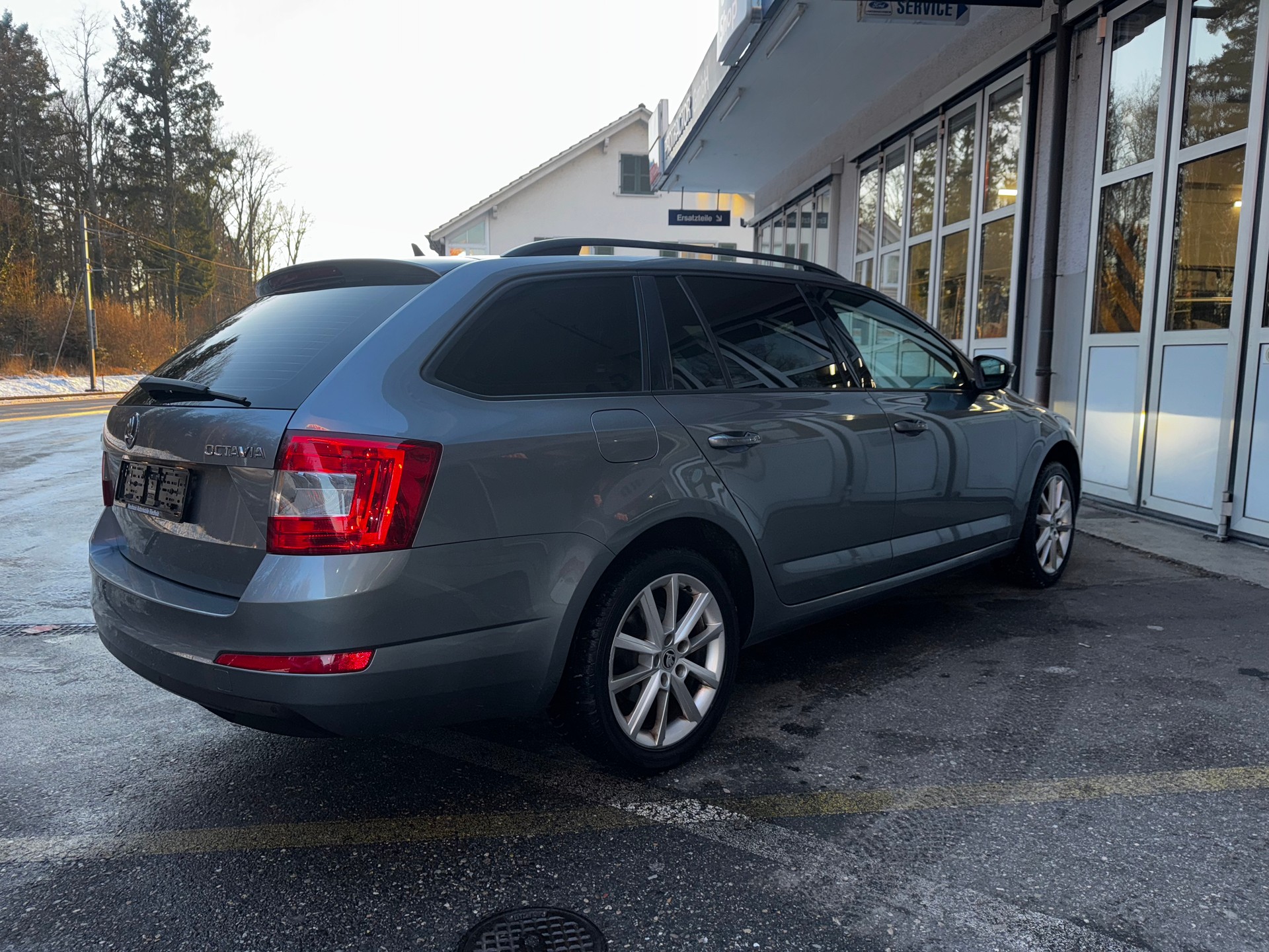 SKODA Octavia Combi 1.8 TSI Elegance DSG-image-4