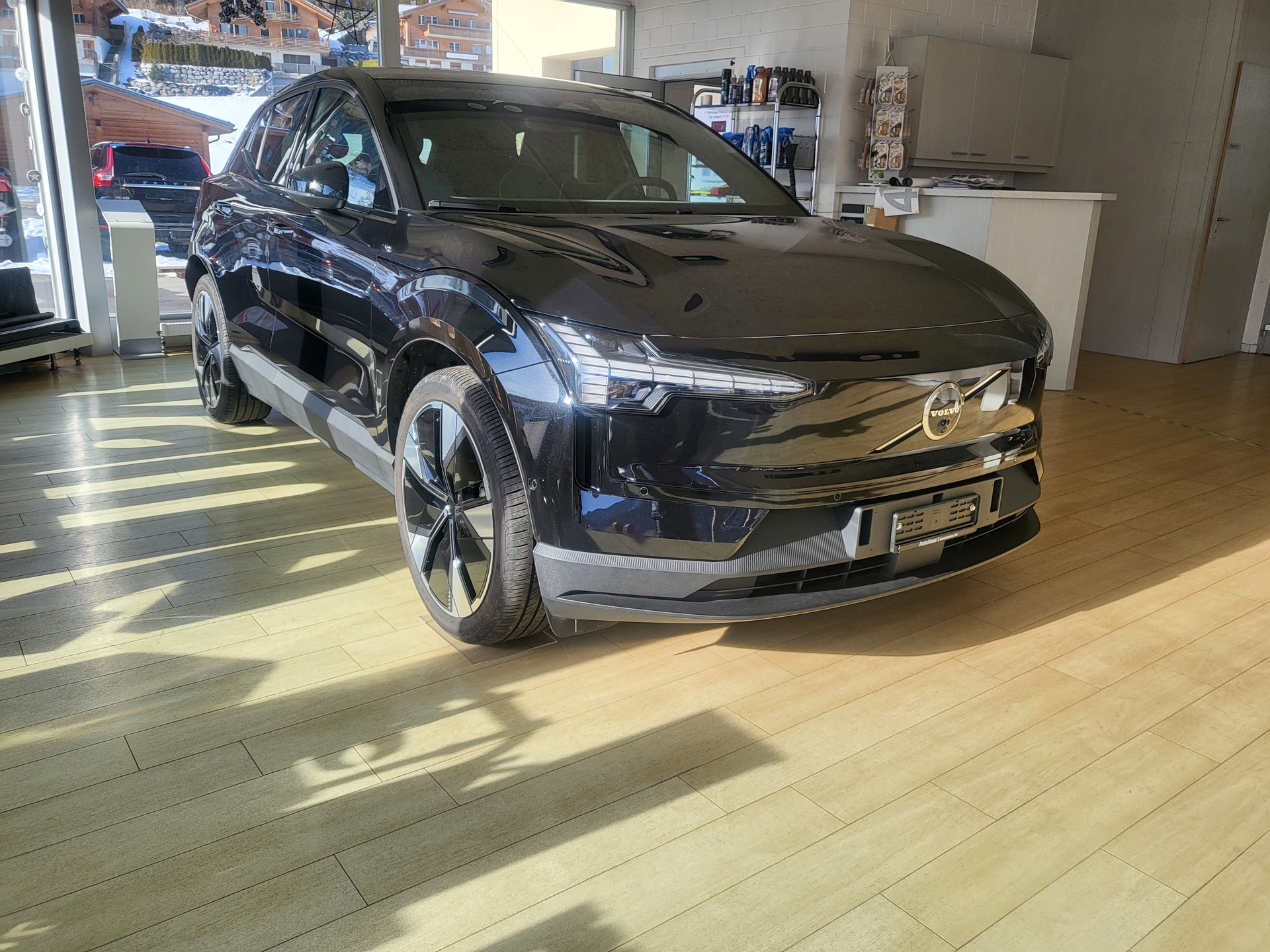 VOLVO EX30 E60 69kWh Twin Ultra-image-6