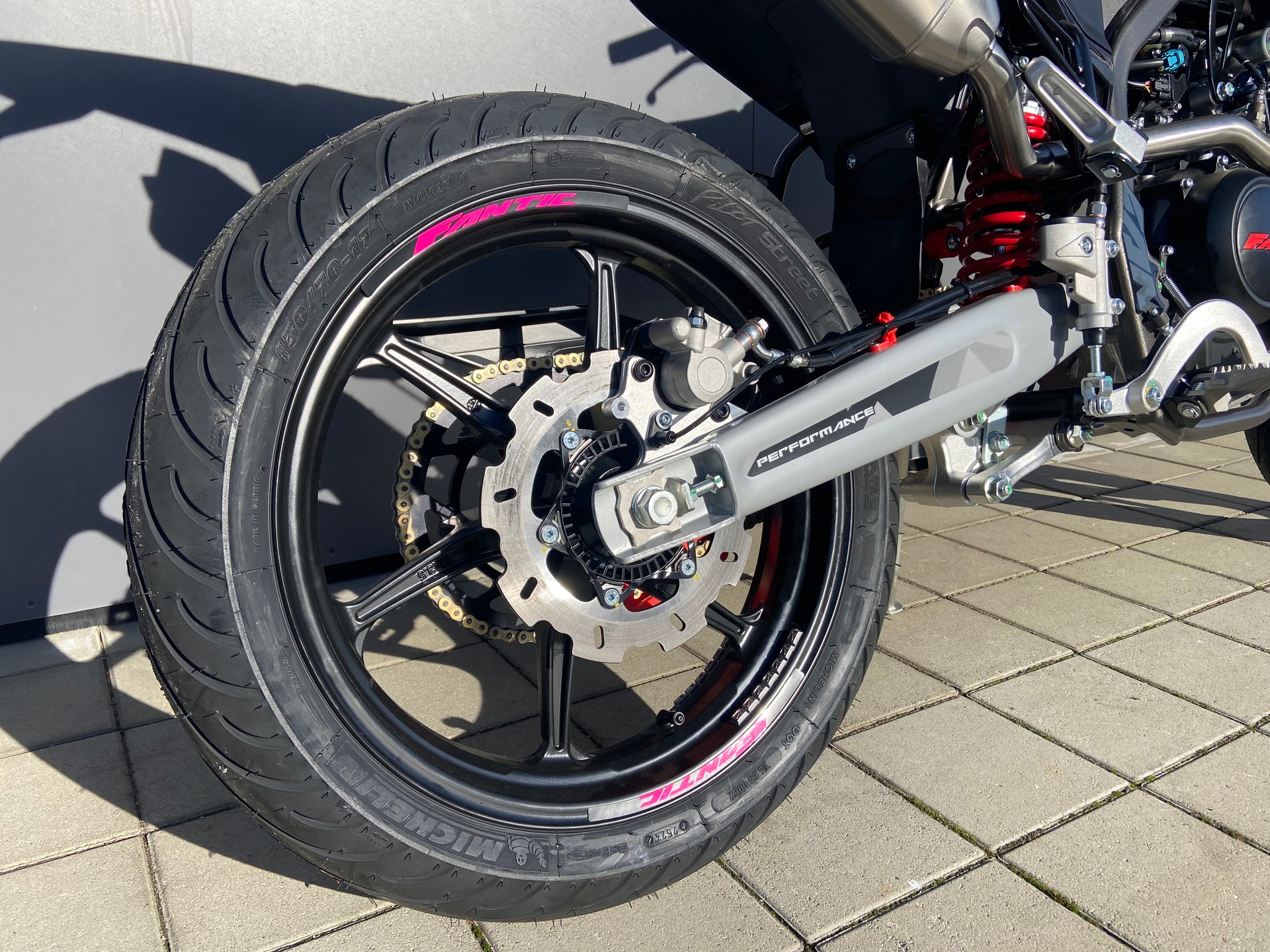 FANTIC Pink Edition-image-4