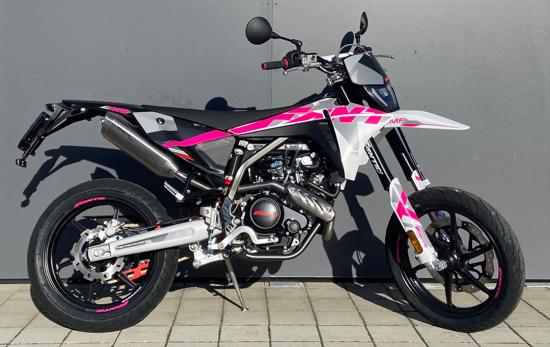 FANTIC Pink Edition-image-1