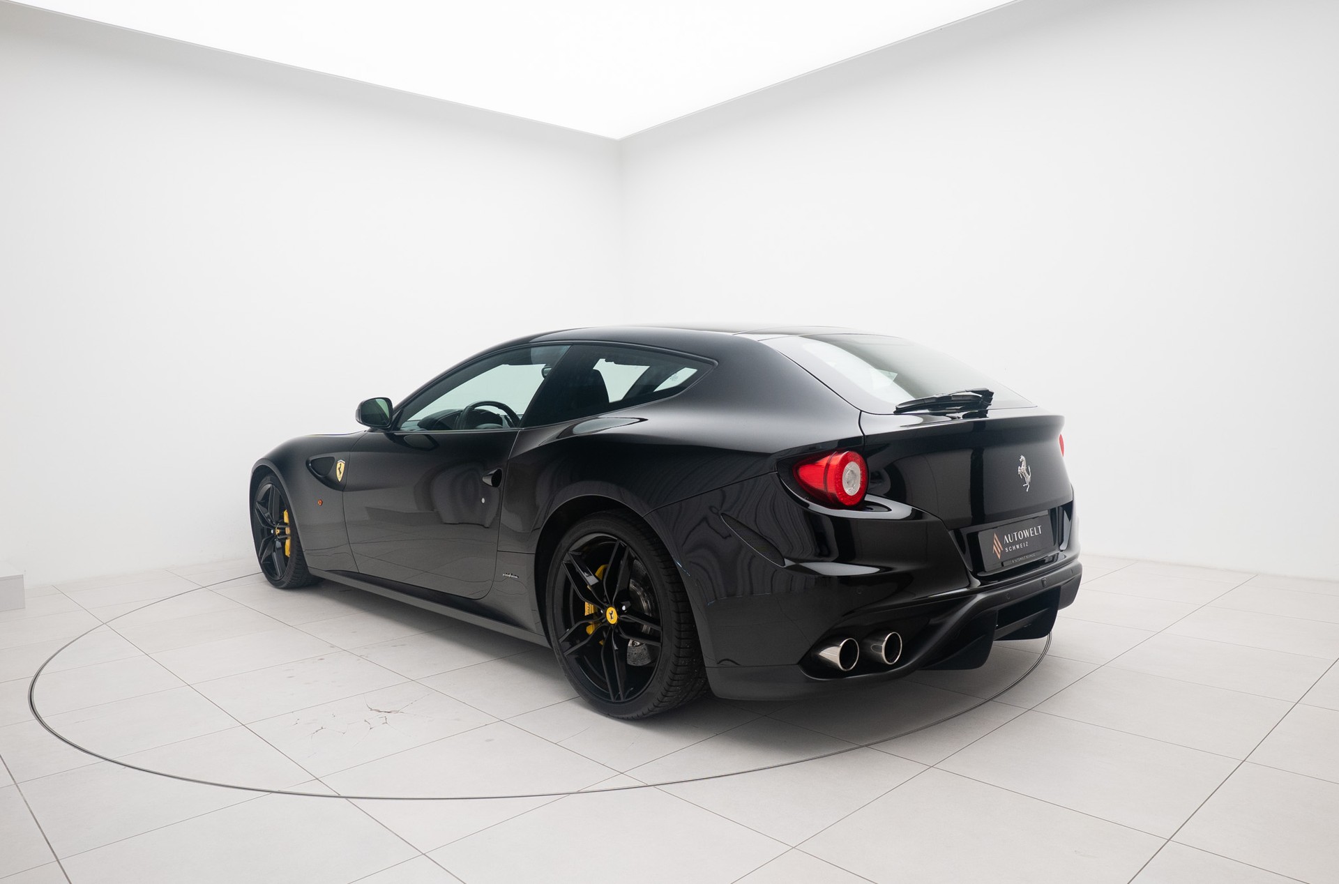 FERRARI FF-image-2