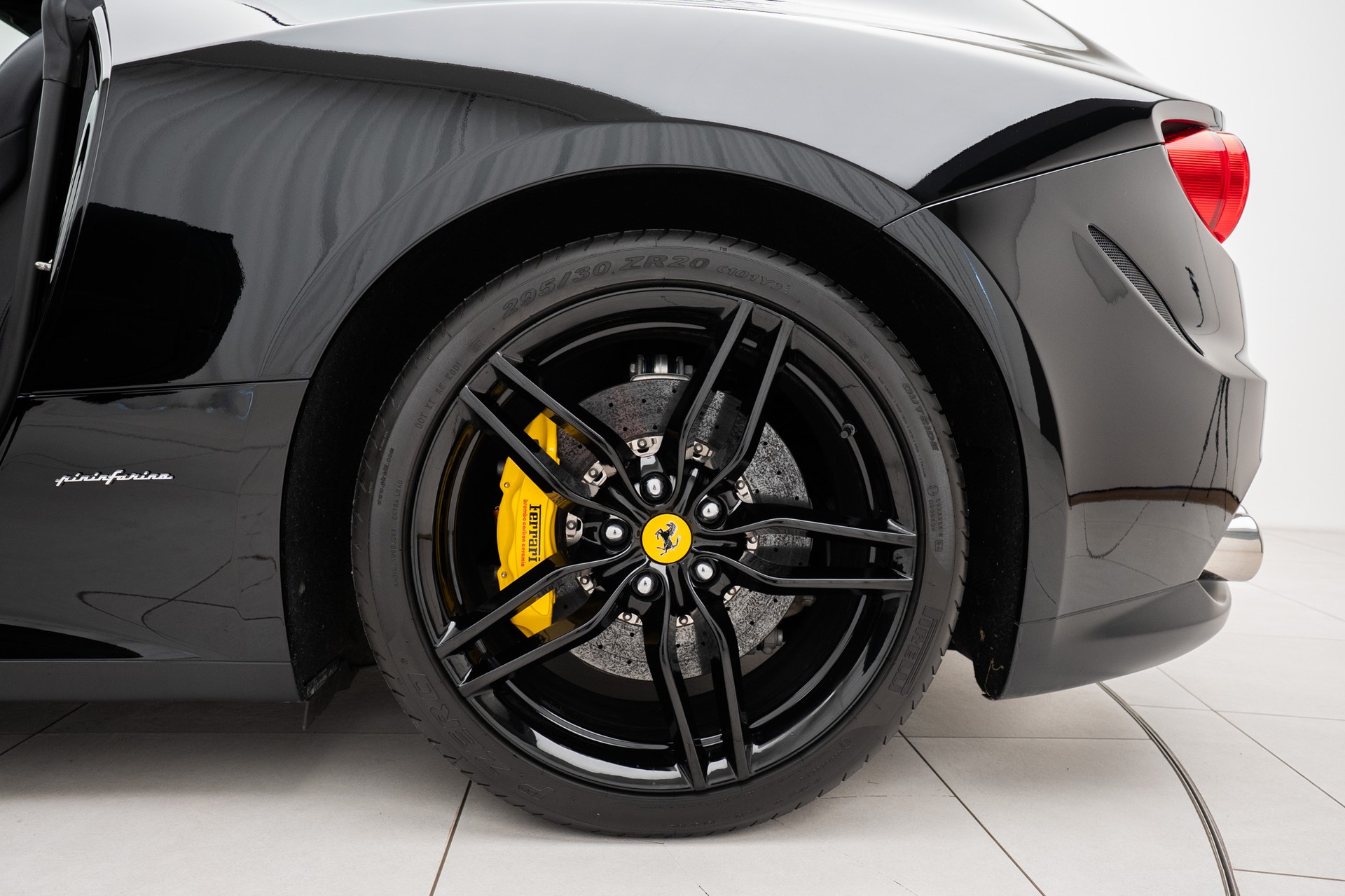 FERRARI FF-image-12