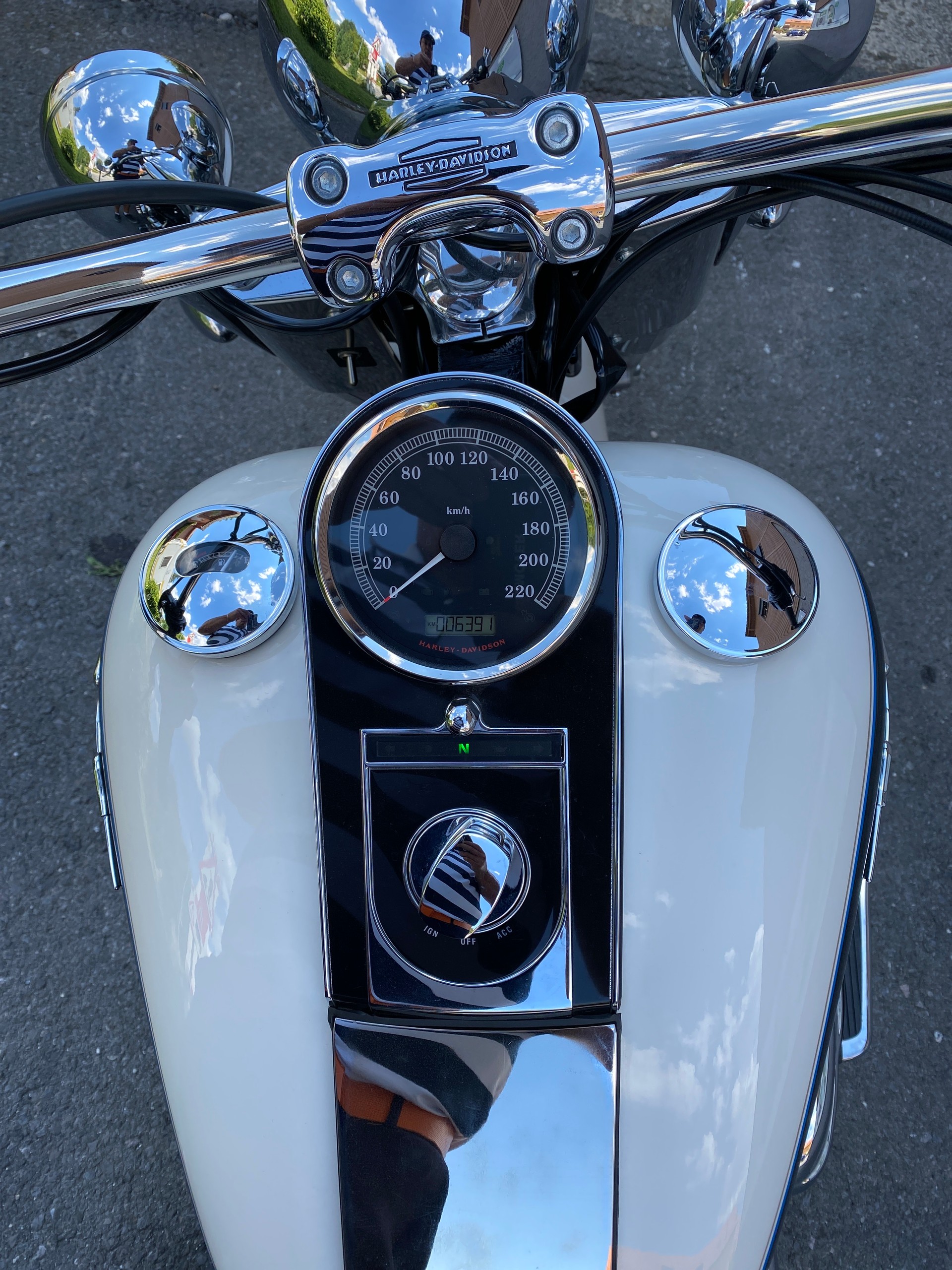HARLEY-DAVIDSON FLSTN Softail Deluxe ABS-image-5