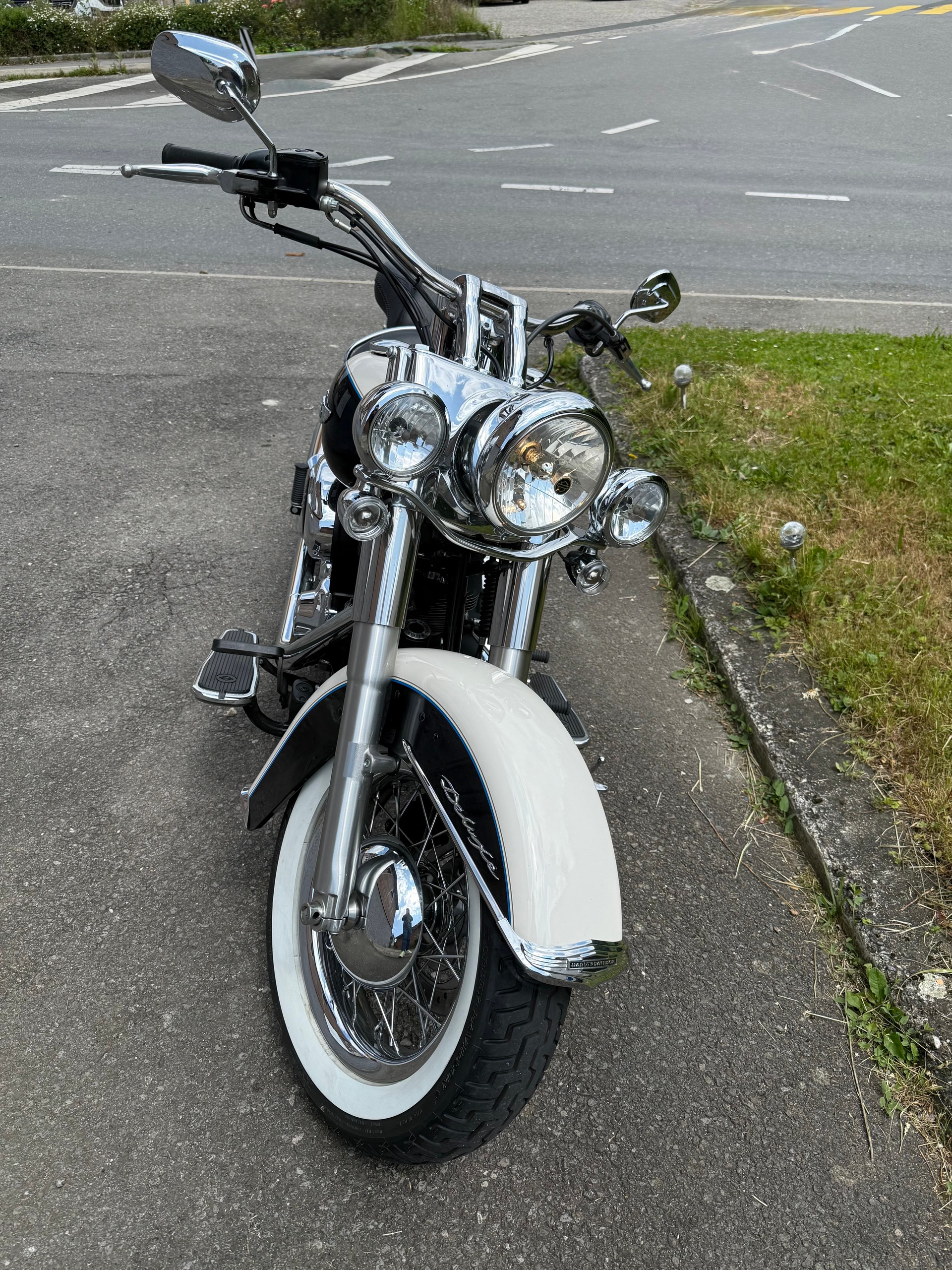 HARLEY-DAVIDSON FLSTN Softail Deluxe ABS-image-1