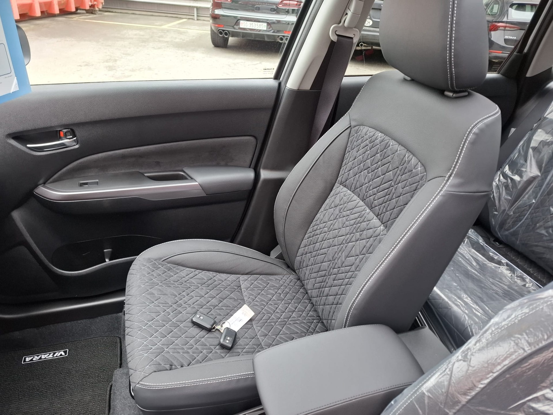 SUZUKI Vitara 1.4 T Boosterjet Compact Top 4x4 Hybrid Automatic-image-8