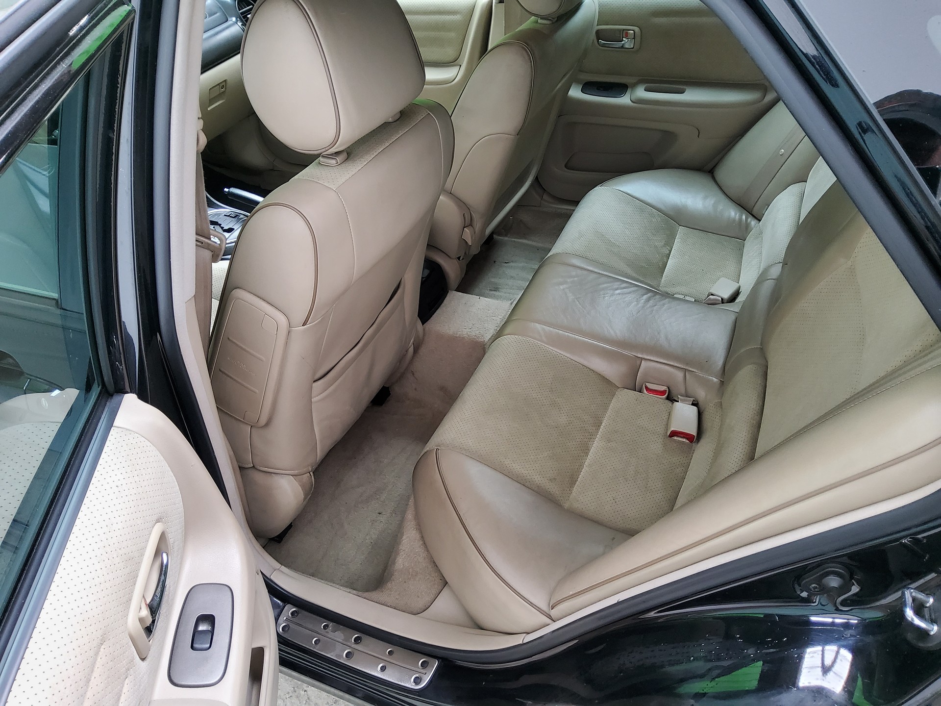 LEXUS IS 300 SportCross-image-7