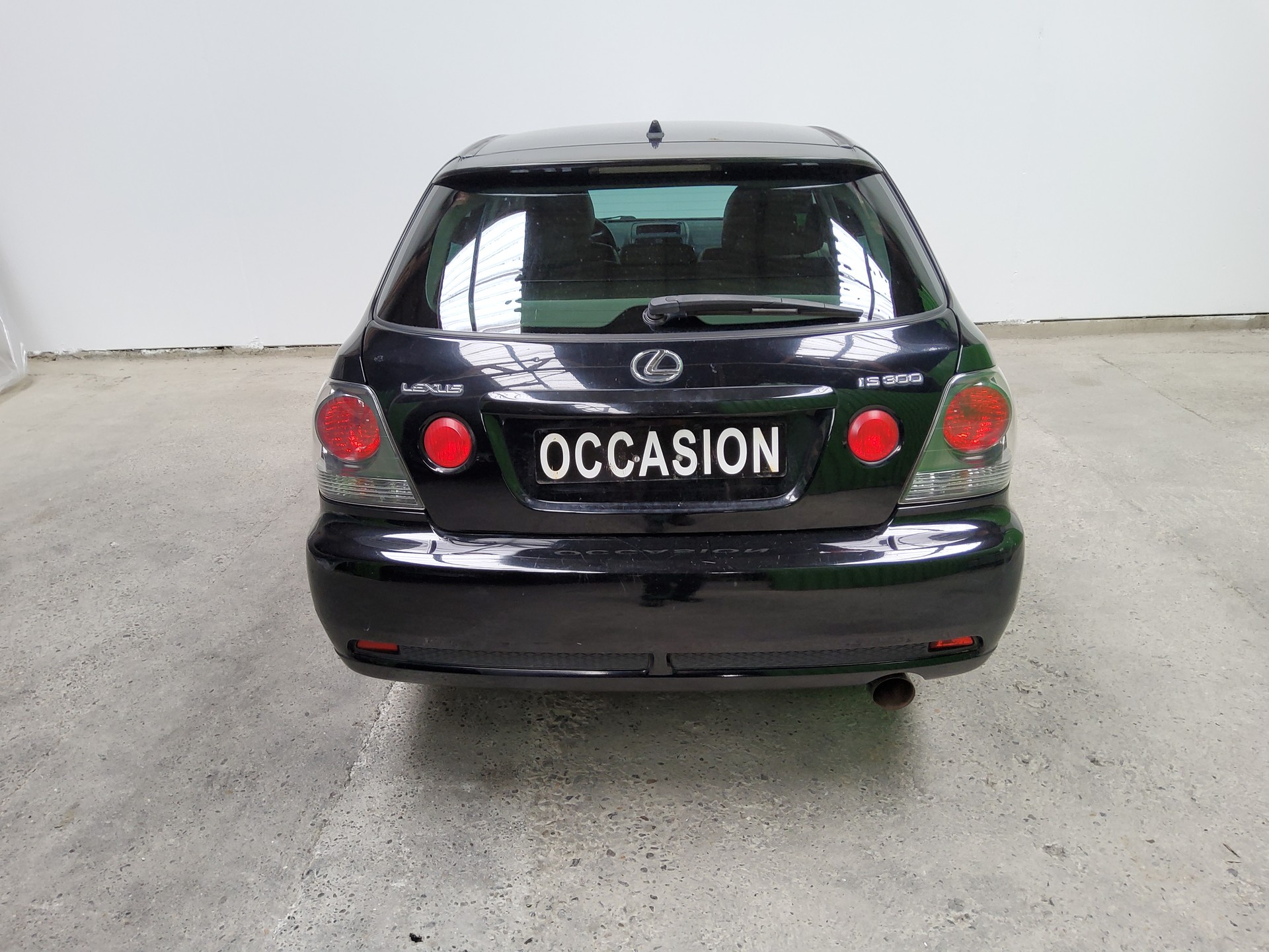 LEXUS IS 300 SportCross-showroom-element-3