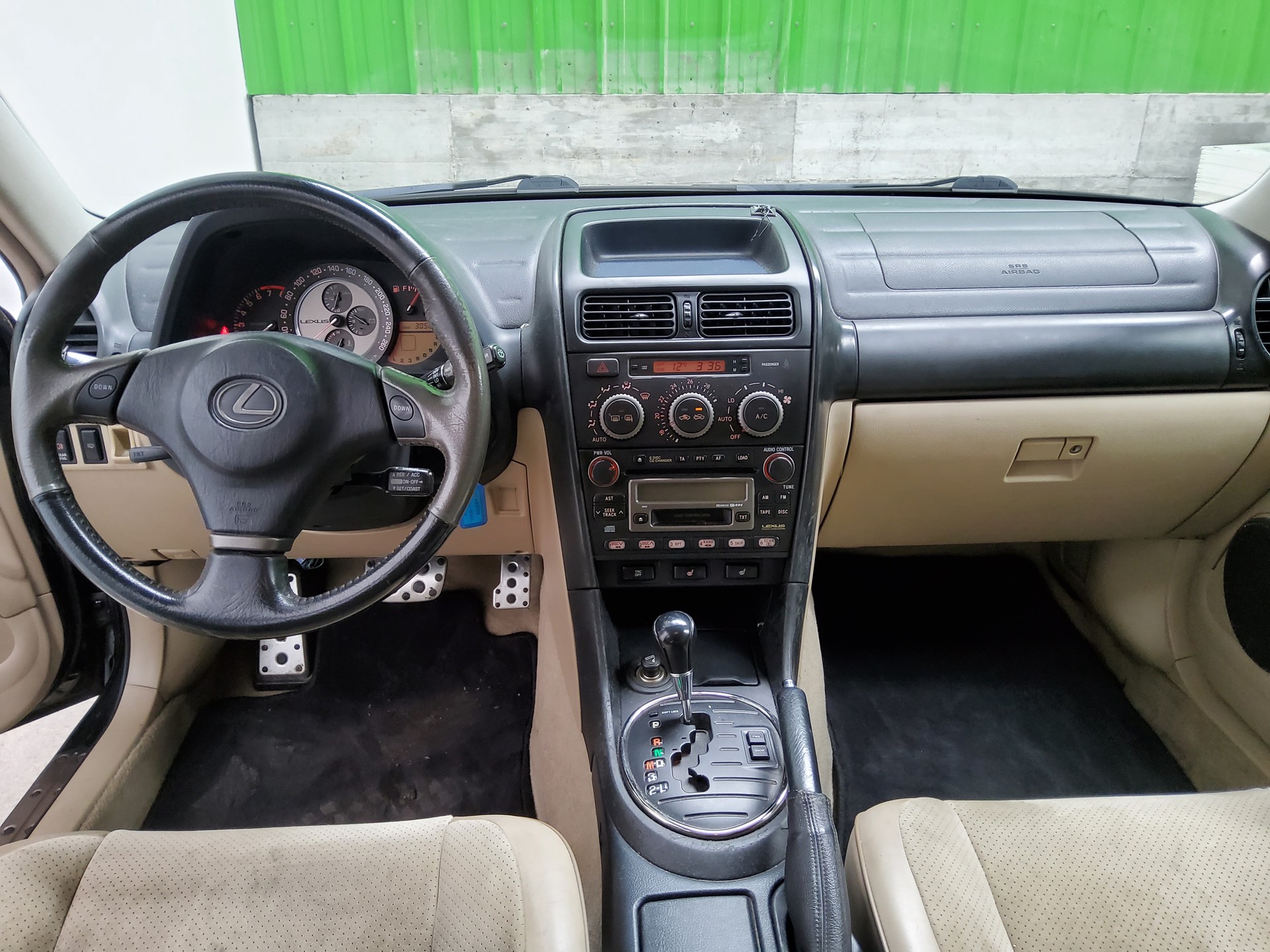 LEXUS IS 300 SportCross-image-10