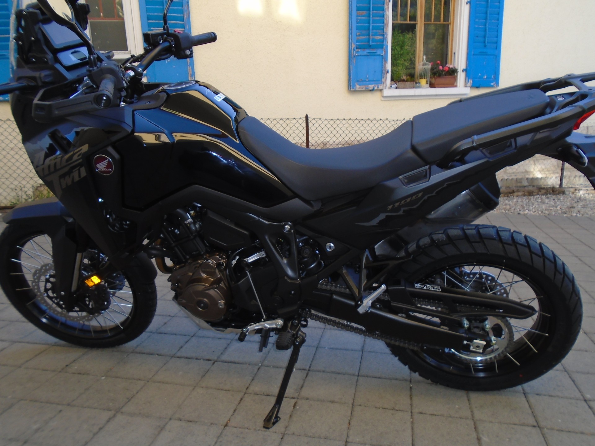 HONDA CRF 1100 Africa Twin-image-1