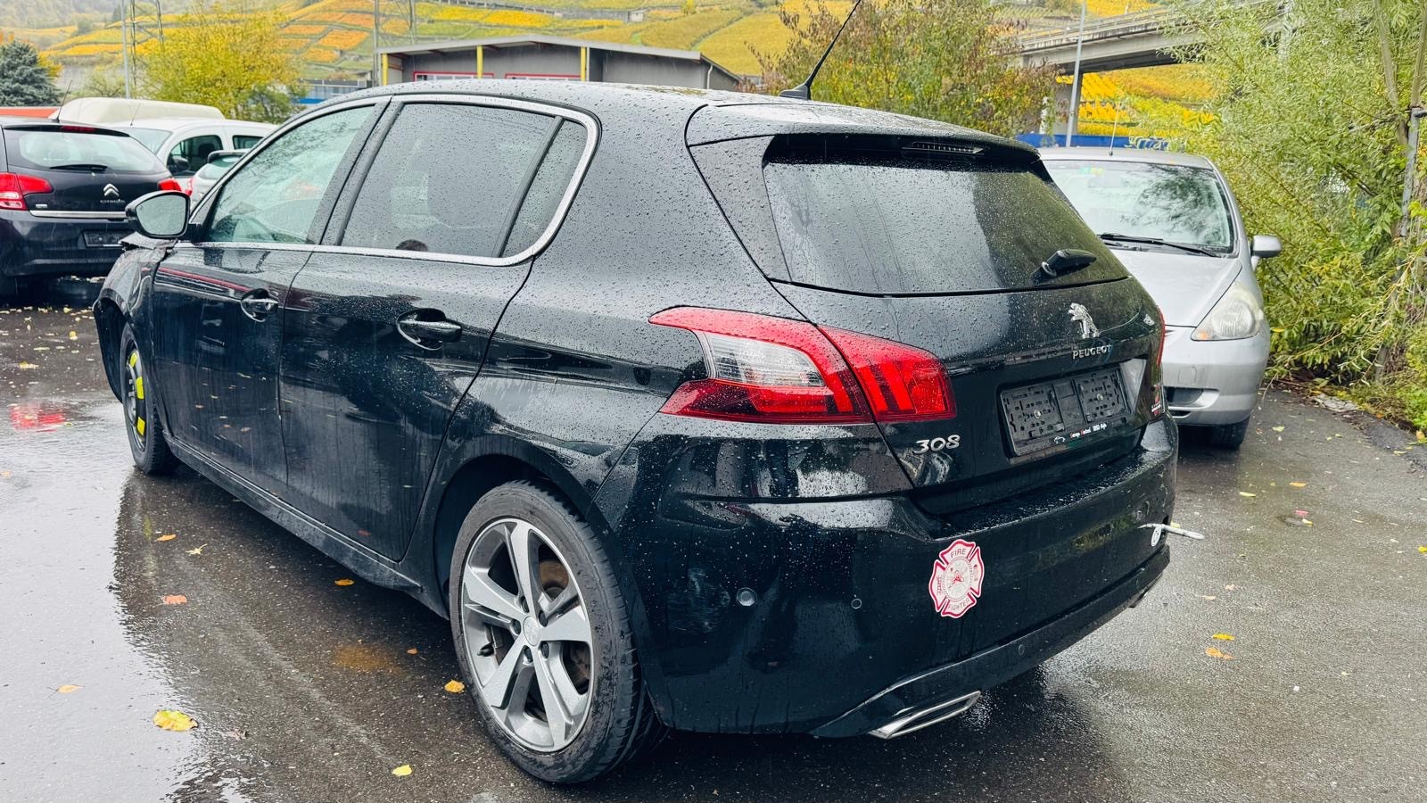 PEUGEOT 308 1.2 Pure Tech GT Line-image-4