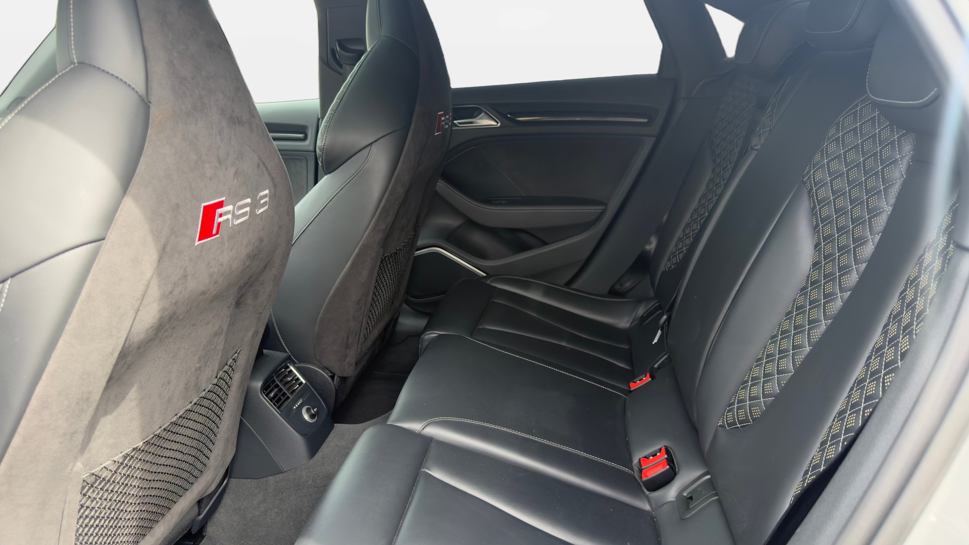 AUDI RS3 Limousine 2.5 TSI quattro S-tronic-image-15