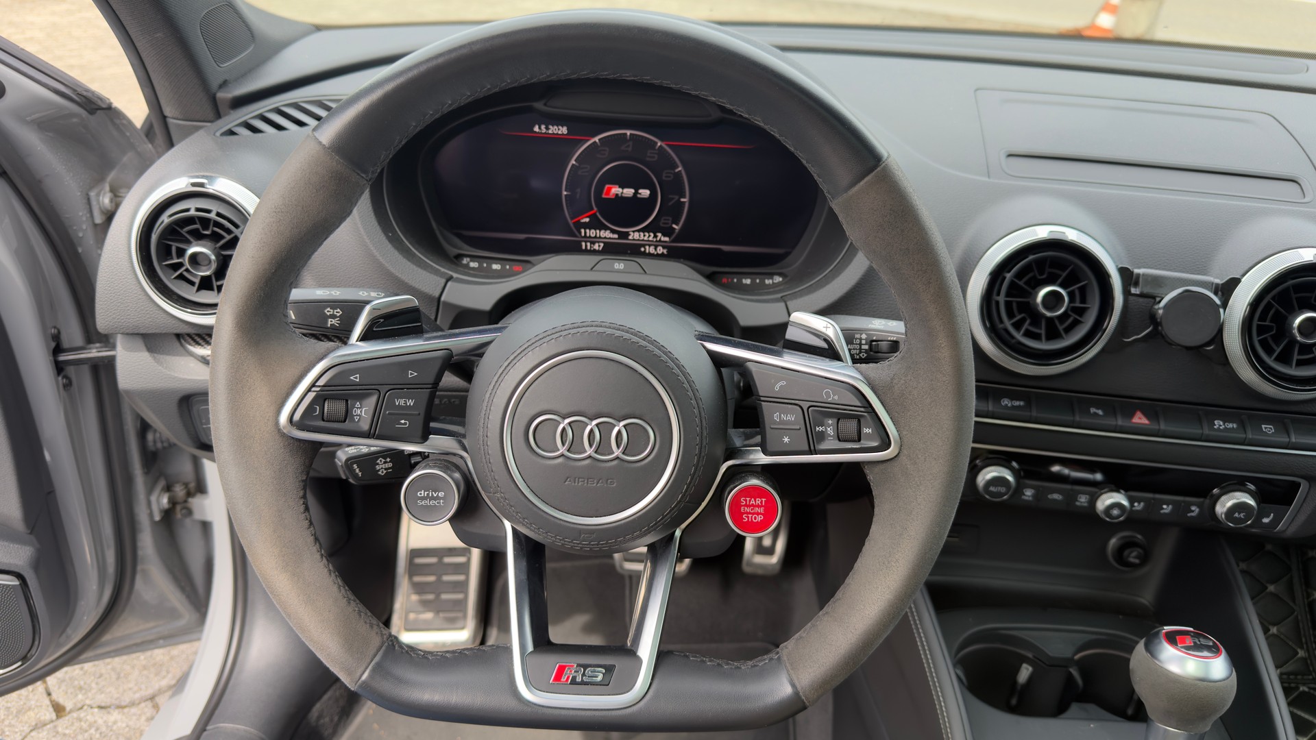 AUDI RS3 Limousine 2.5 TSI quattro S-tronic-image-8