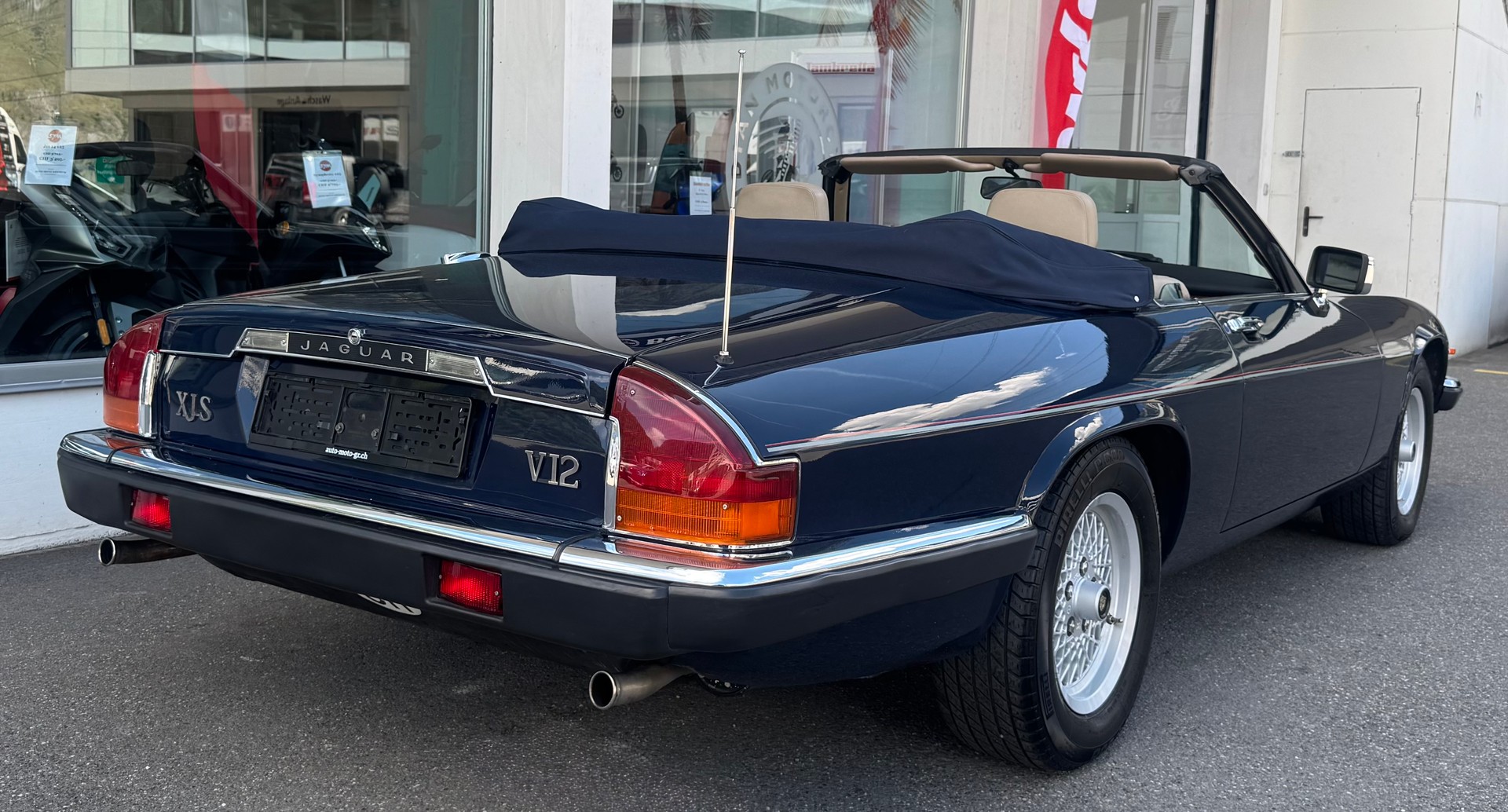 JAGUAR XJS 5.3 V12 Convertible-image-7