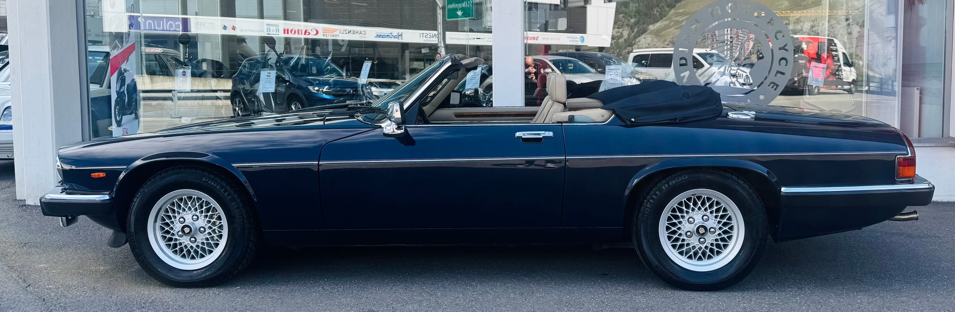 JAGUAR XJS 5.3 V12 Convertible-showroom-element-2