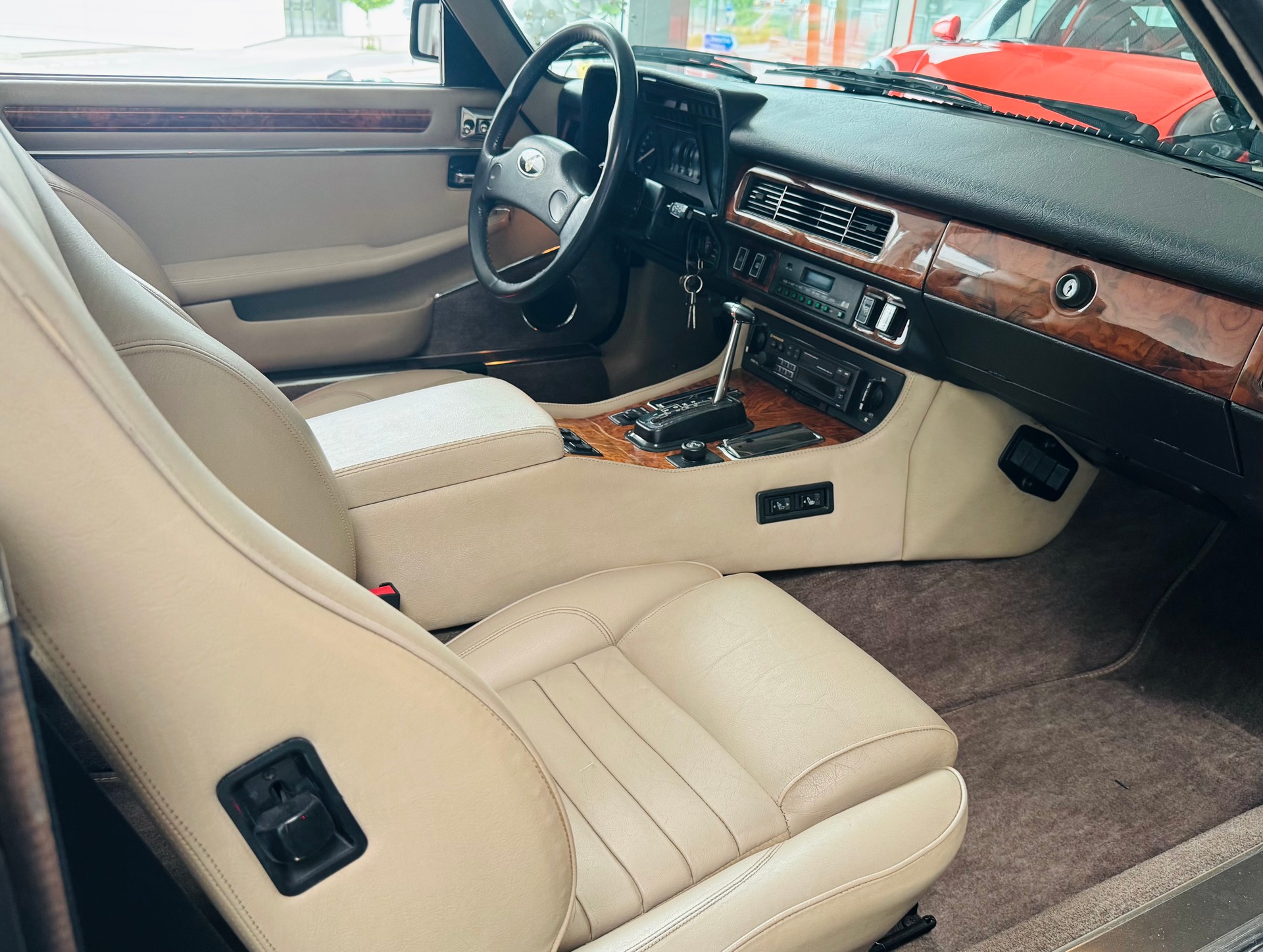 JAGUAR XJS 5.3 V12 Convertible-image-13