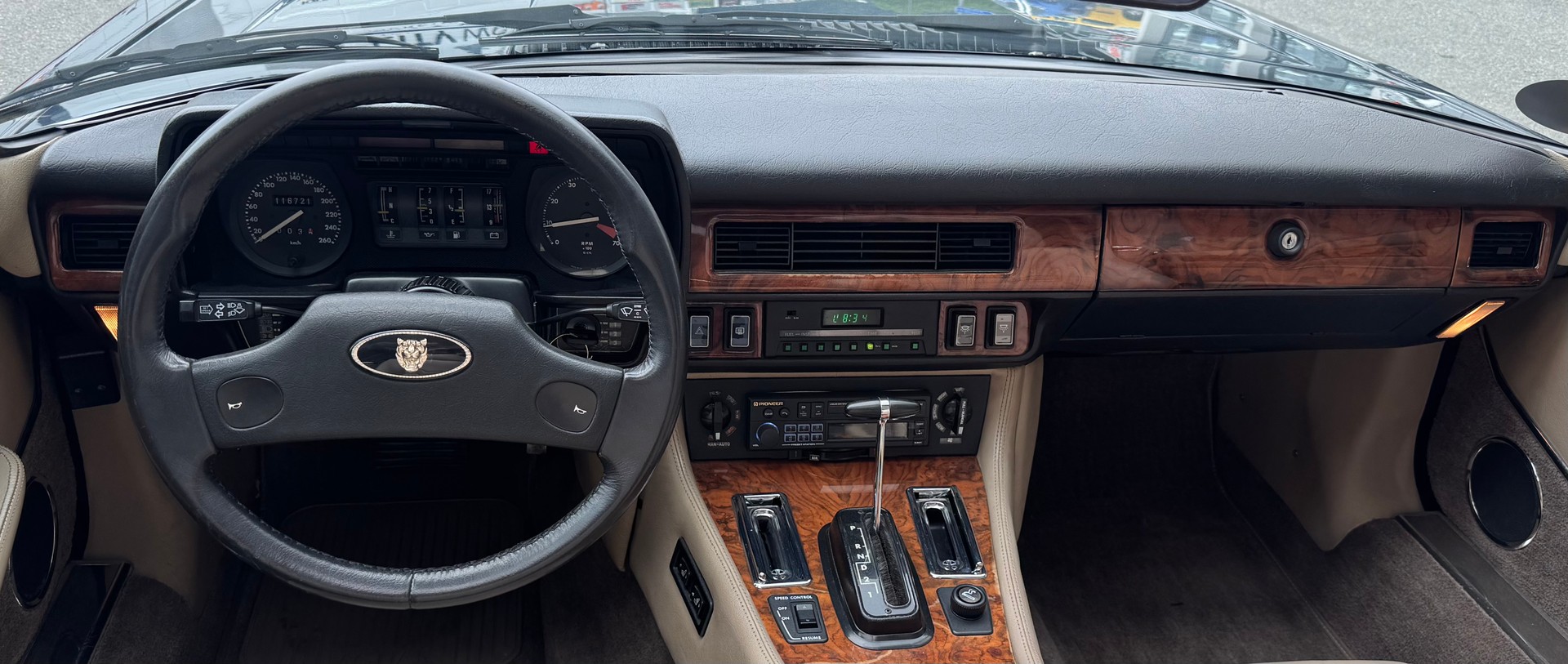 JAGUAR XJS 5.3 V12 Convertible-image-15