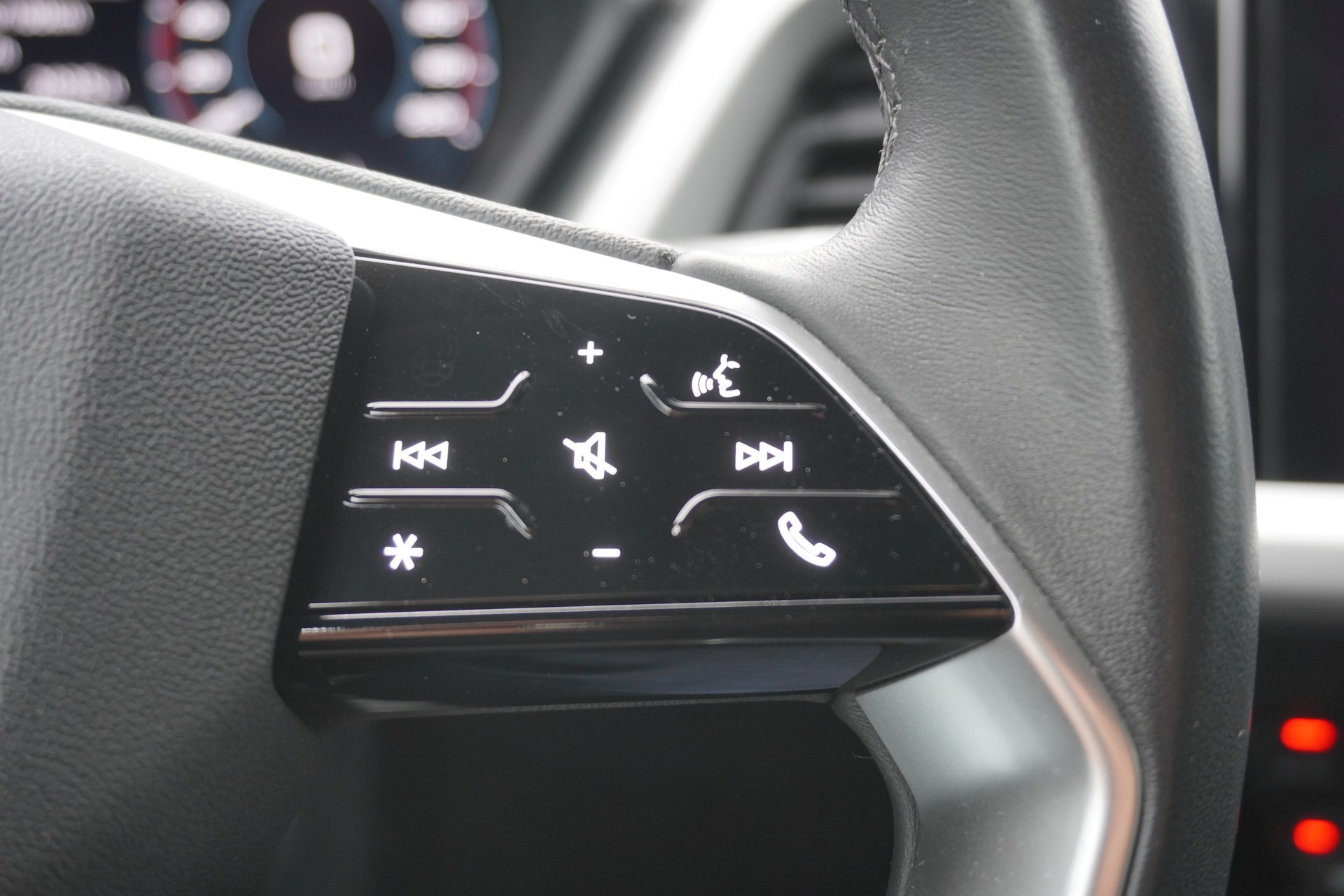 AUDI Q4 e-tron 45 quattro-image-32