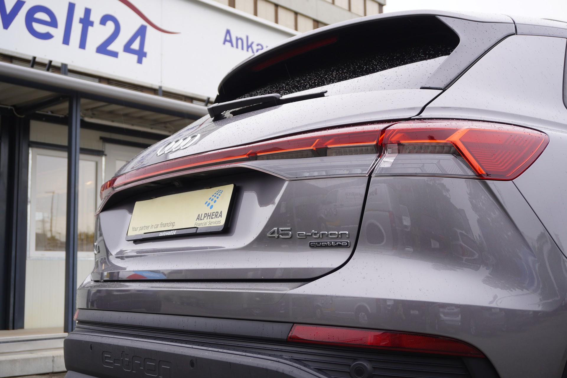 AUDI Q4 e-tron 45 quattro-image-40