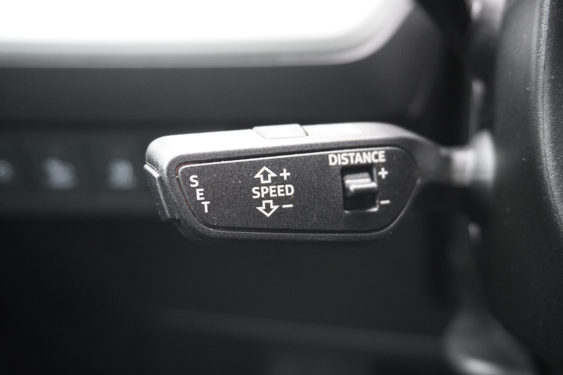 AUDI Q4 e-tron 45 quattro-image-35