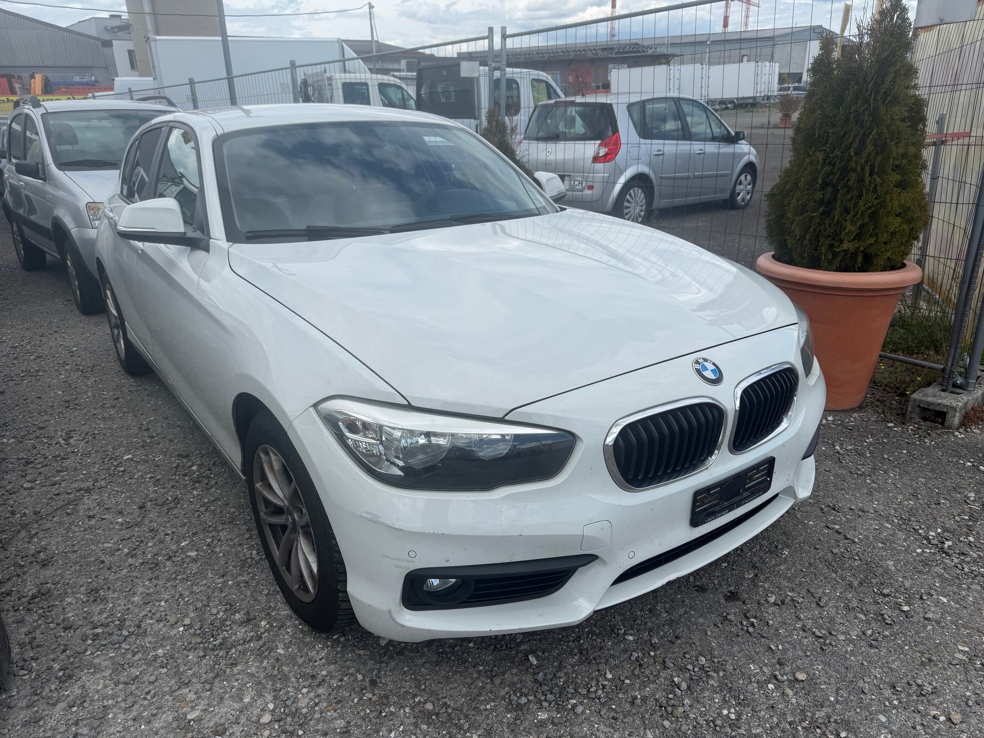 BMW 118i Sport Line-image-1