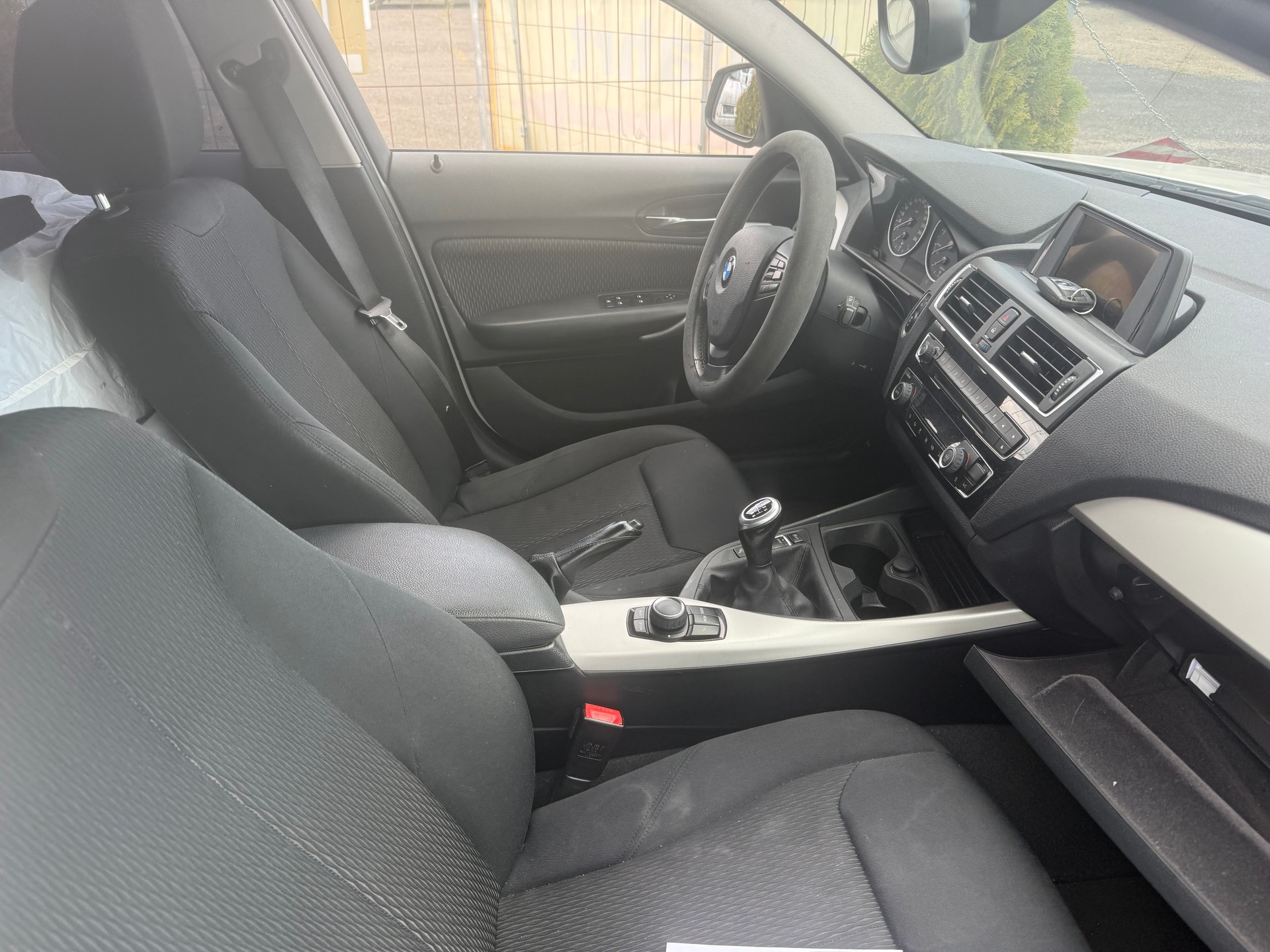 BMW 118i Sport Line-image-4