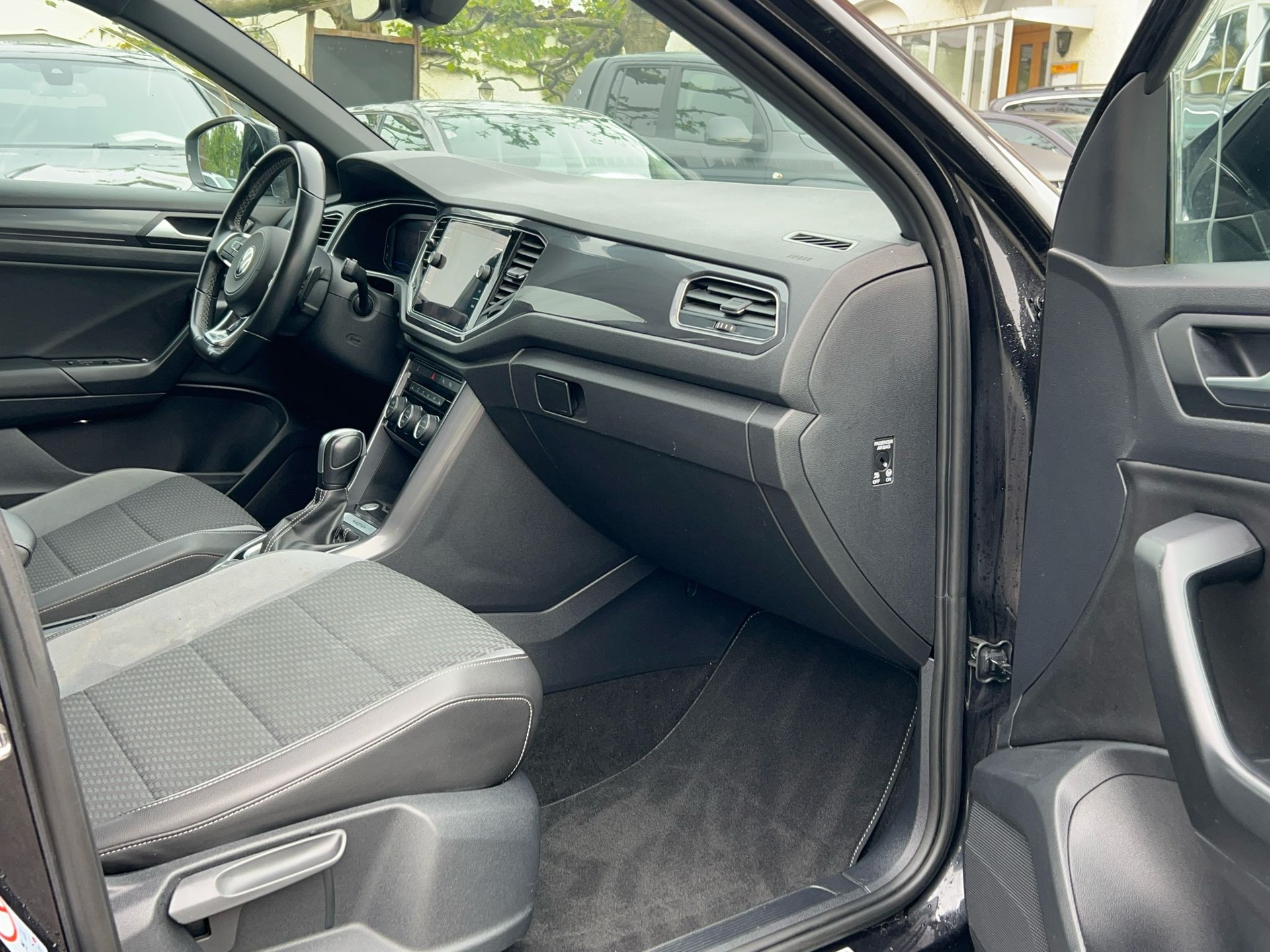 VW T-Roc 2.0 TSI Sport Selection DSG 4Motion-image-16