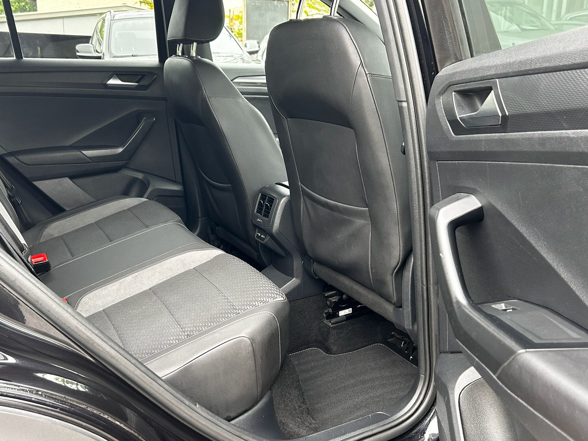 VW T-Roc 2.0 TSI Sport Selection DSG 4Motion-image-15