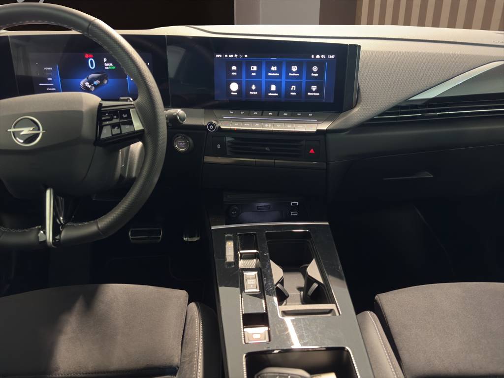 OPEL Astra Sports Tourer 1.6 PHEV Turbo GSe-image-13