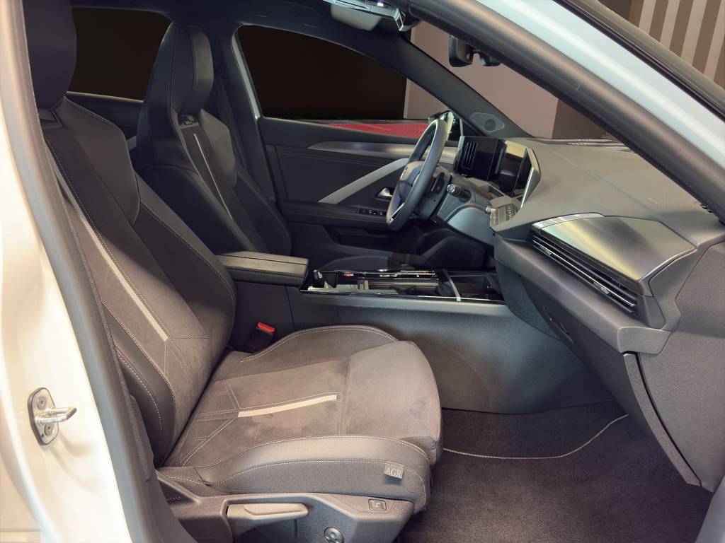 OPEL Astra Sports Tourer 1.6 PHEV Turbo GSe-image-6