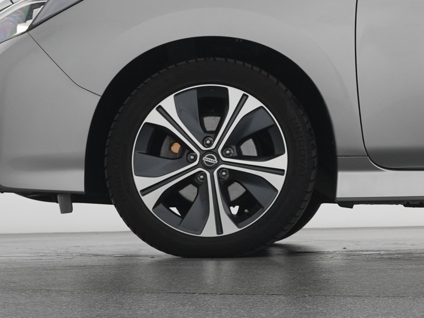 NISSAN Tekna Ultrasuede-showroom-element-2