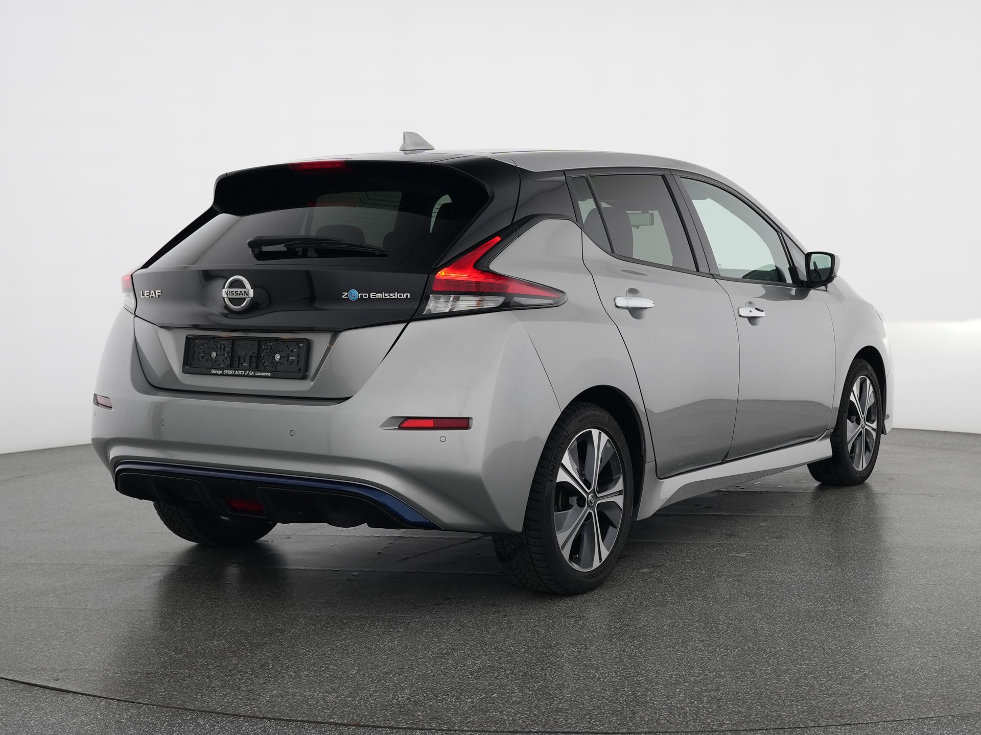 NISSAN Tekna Ultrasuede-showroom-element-3