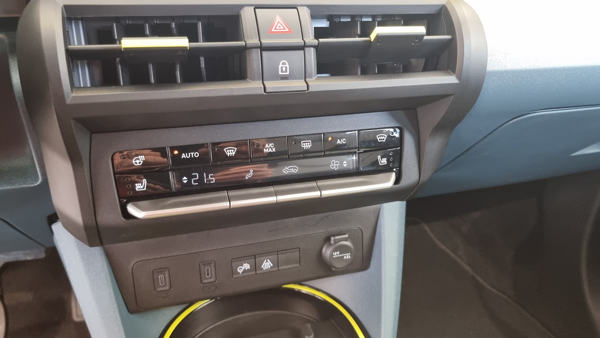 FIAT Grande Panda 1.2 Hybrid La Prima-image-11