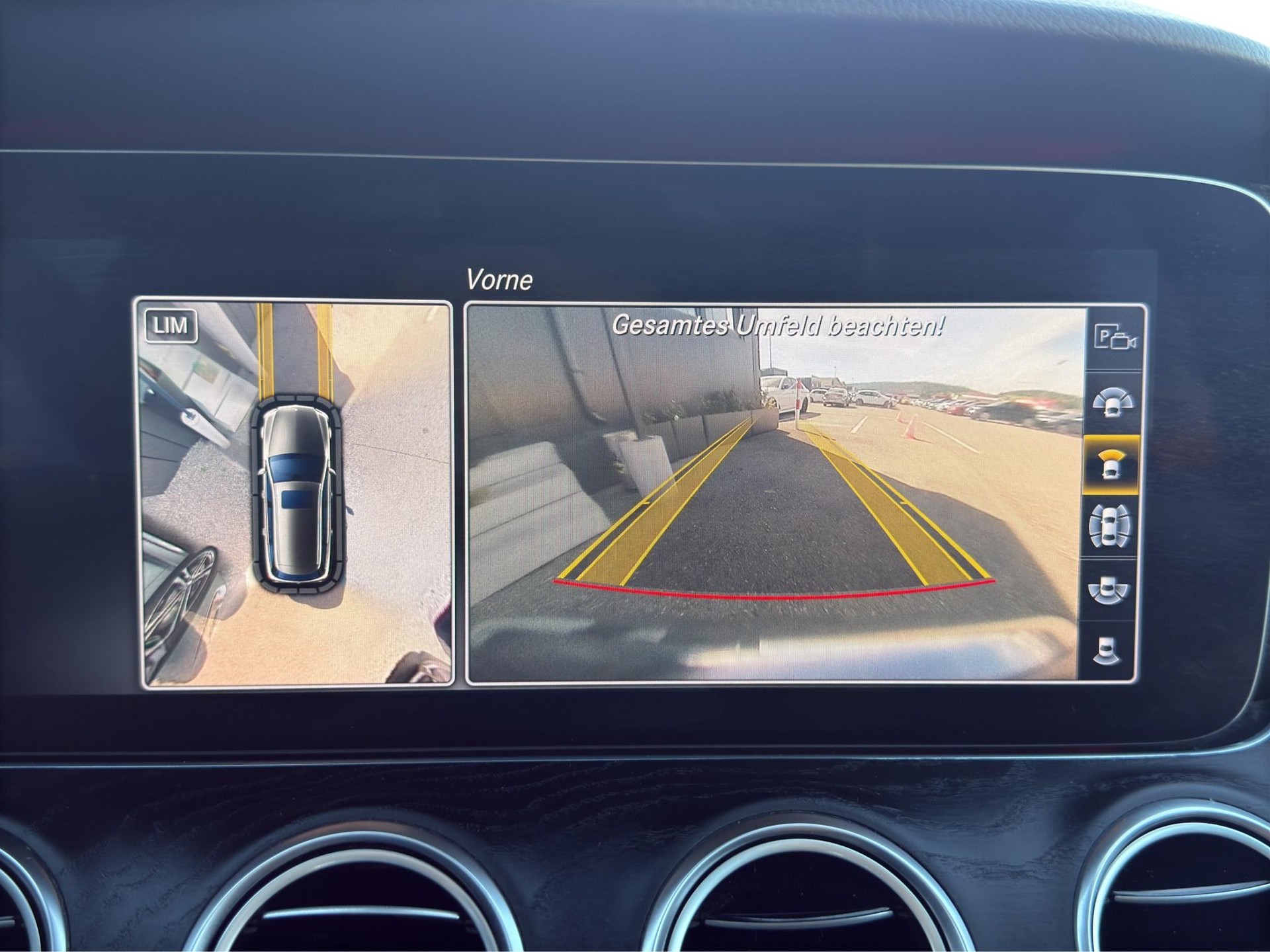 MERCEDES-BENZ E 220 d AMG Line 4matic Kombi-image-25