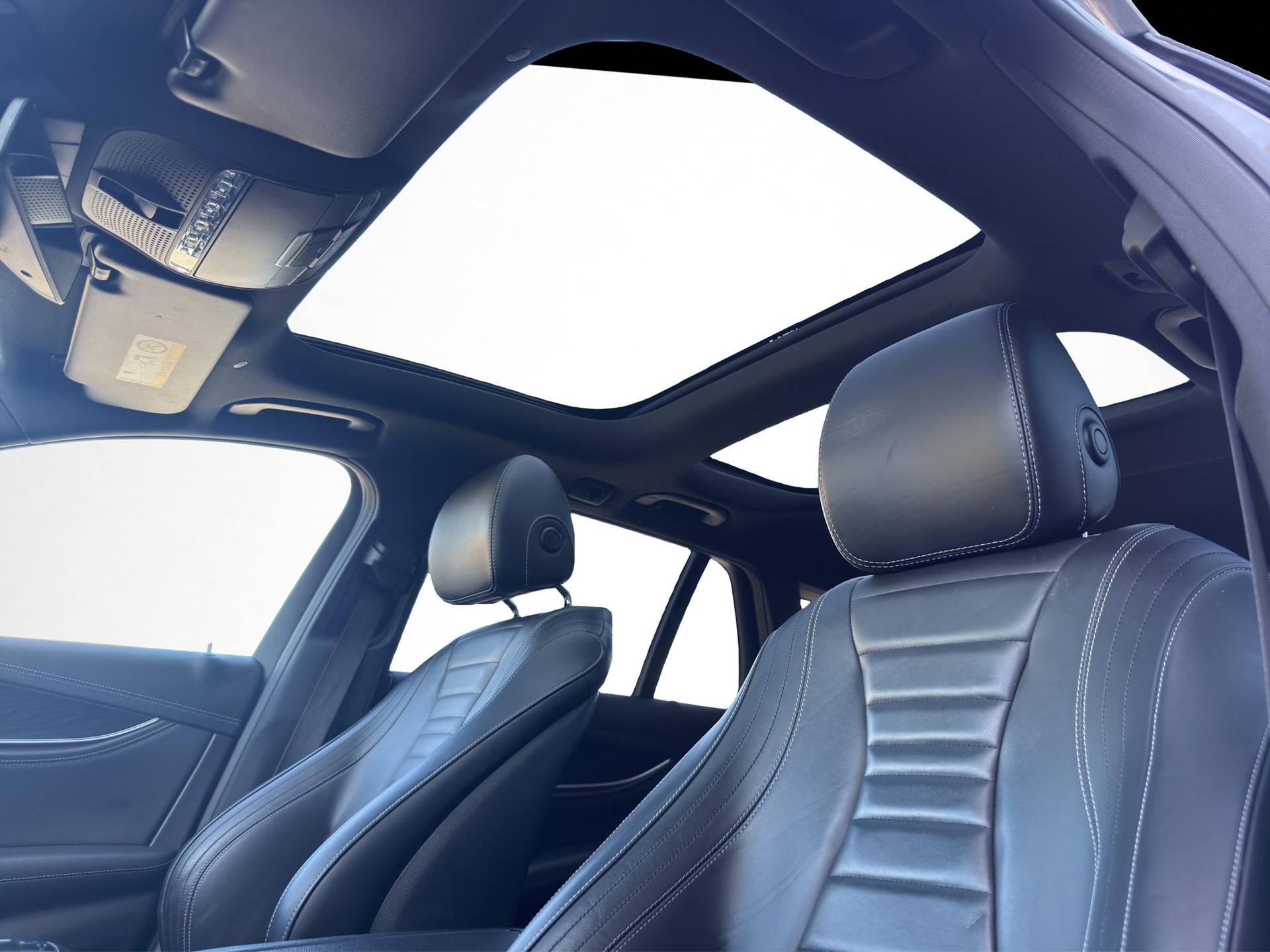 MERCEDES-BENZ E 220 d AMG Line 4matic Kombi-image-11
