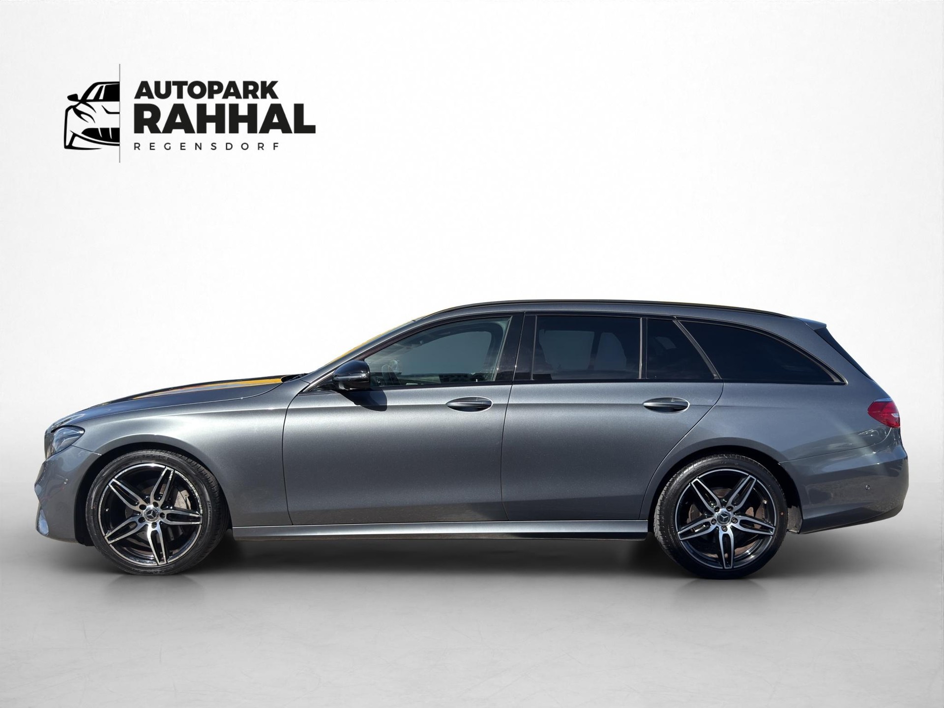 MERCEDES-BENZ E 220 d AMG Line 4matic Kombi-image-8