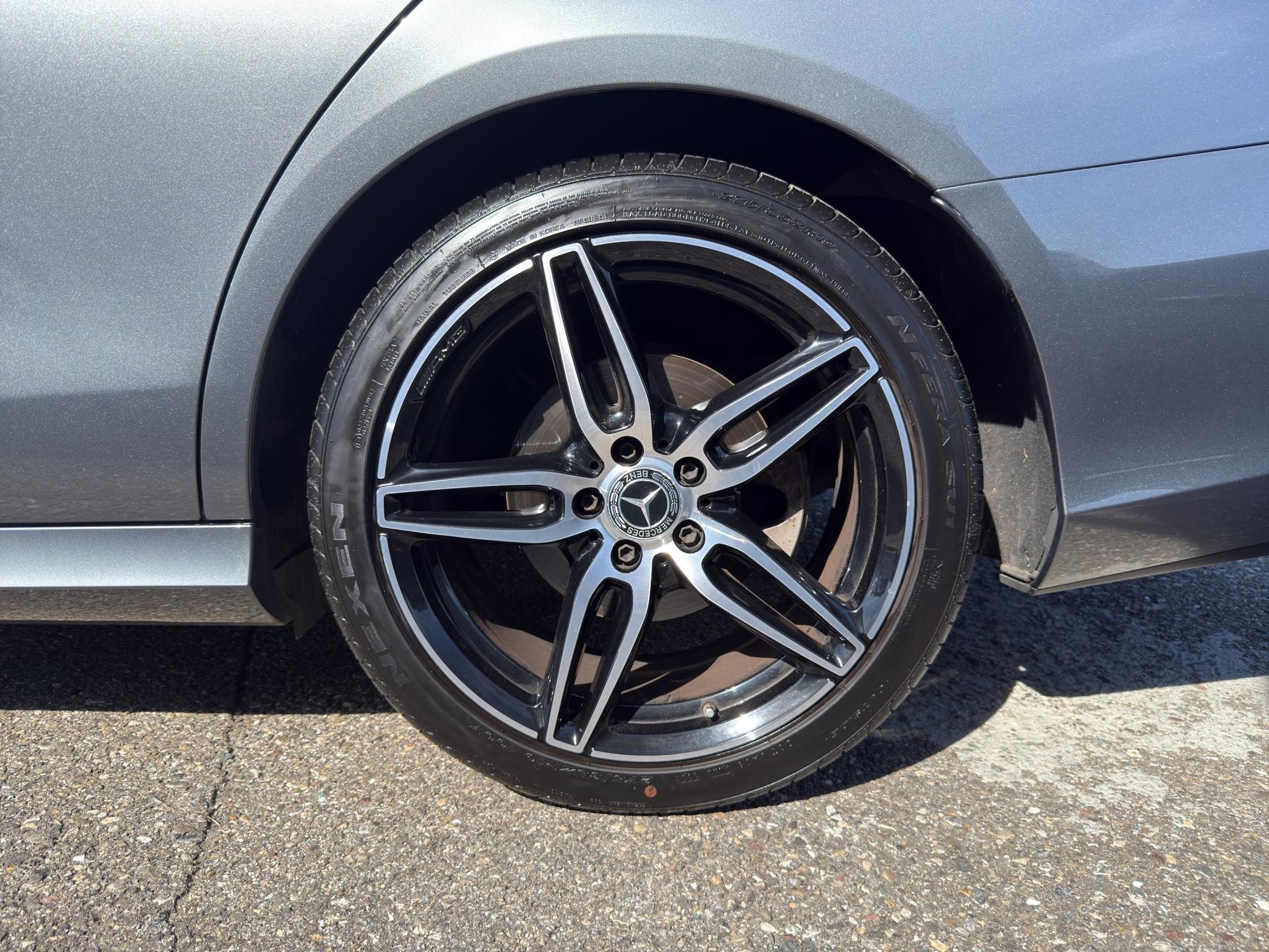 MERCEDES-BENZ E 220 d AMG Line 4matic Kombi-image-9