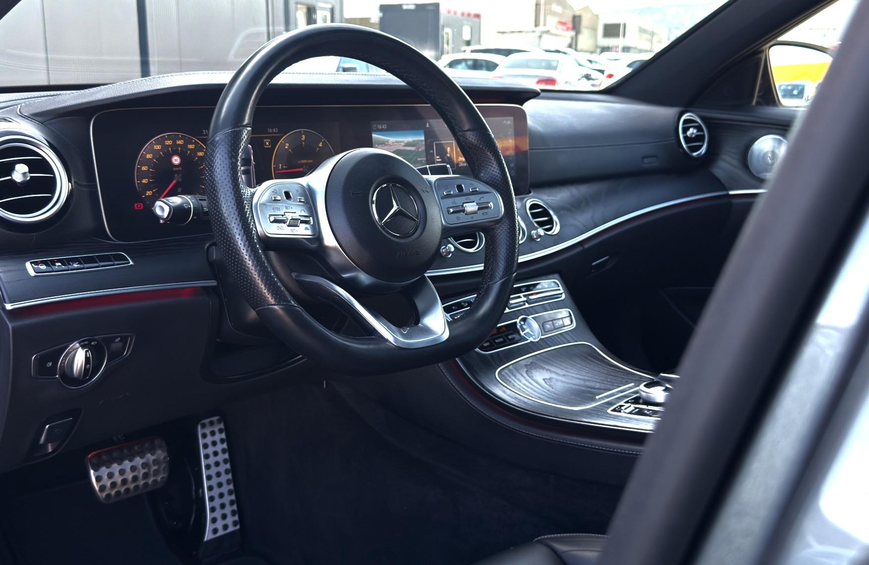 MERCEDES-BENZ E 220 d AMG Line 4matic Kombi-image-12