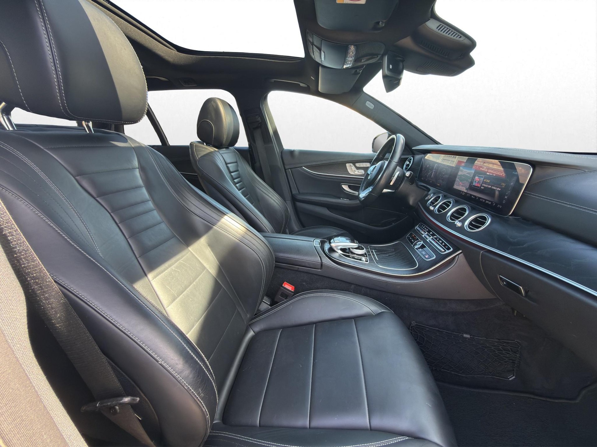 MERCEDES-BENZ E 220 d AMG Line 4matic Kombi-image-13