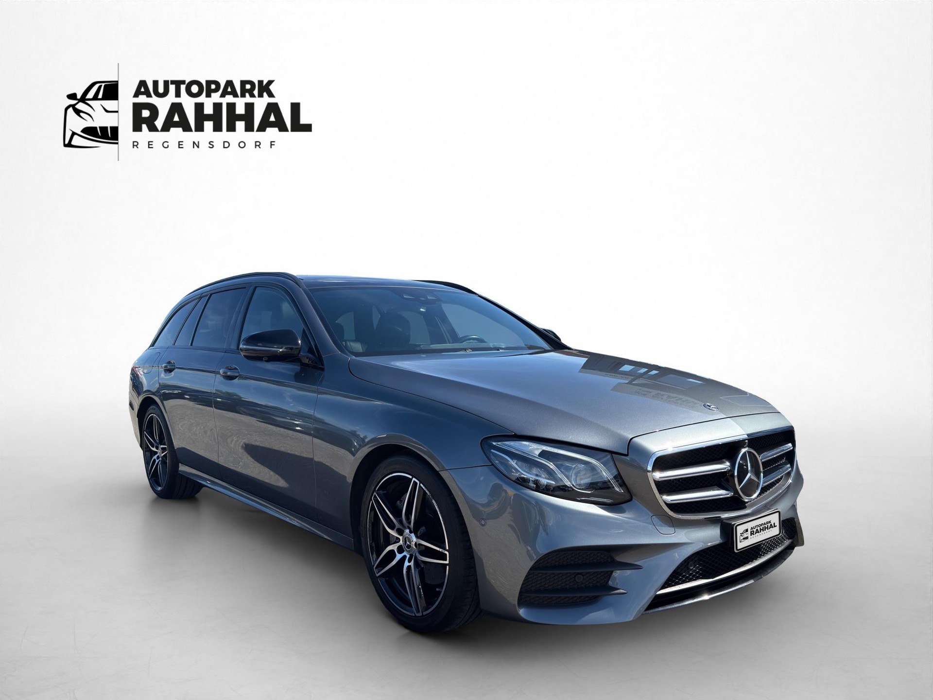 MERCEDES-BENZ E 220 d AMG Line 4matic Kombi-showroom-element-2