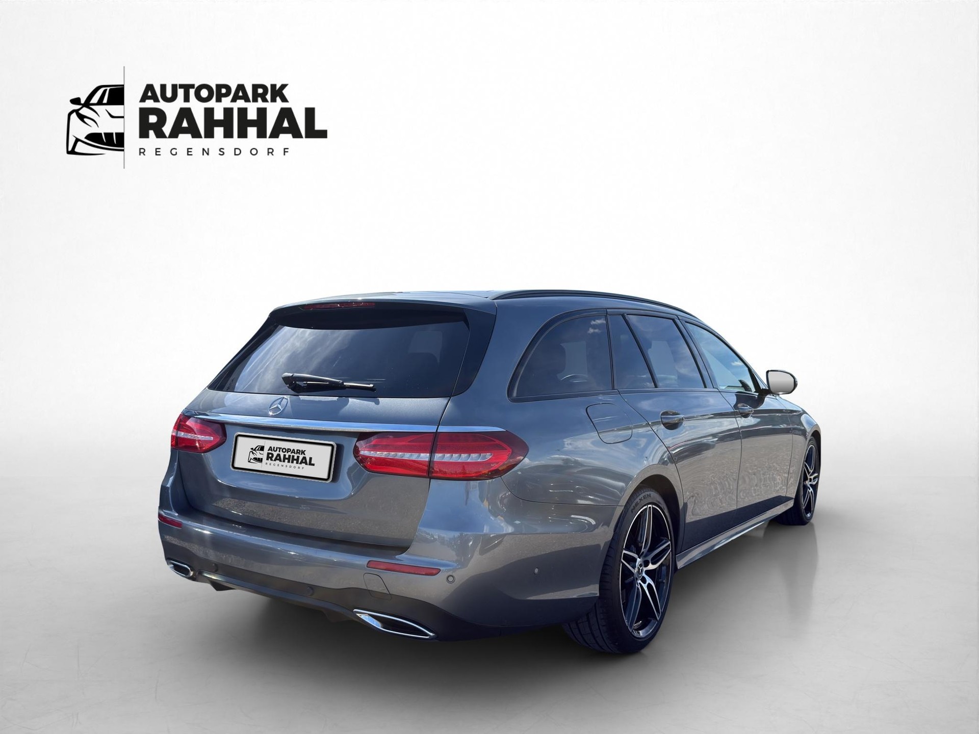 MERCEDES-BENZ E 220 d AMG Line 4matic Kombi-image-4